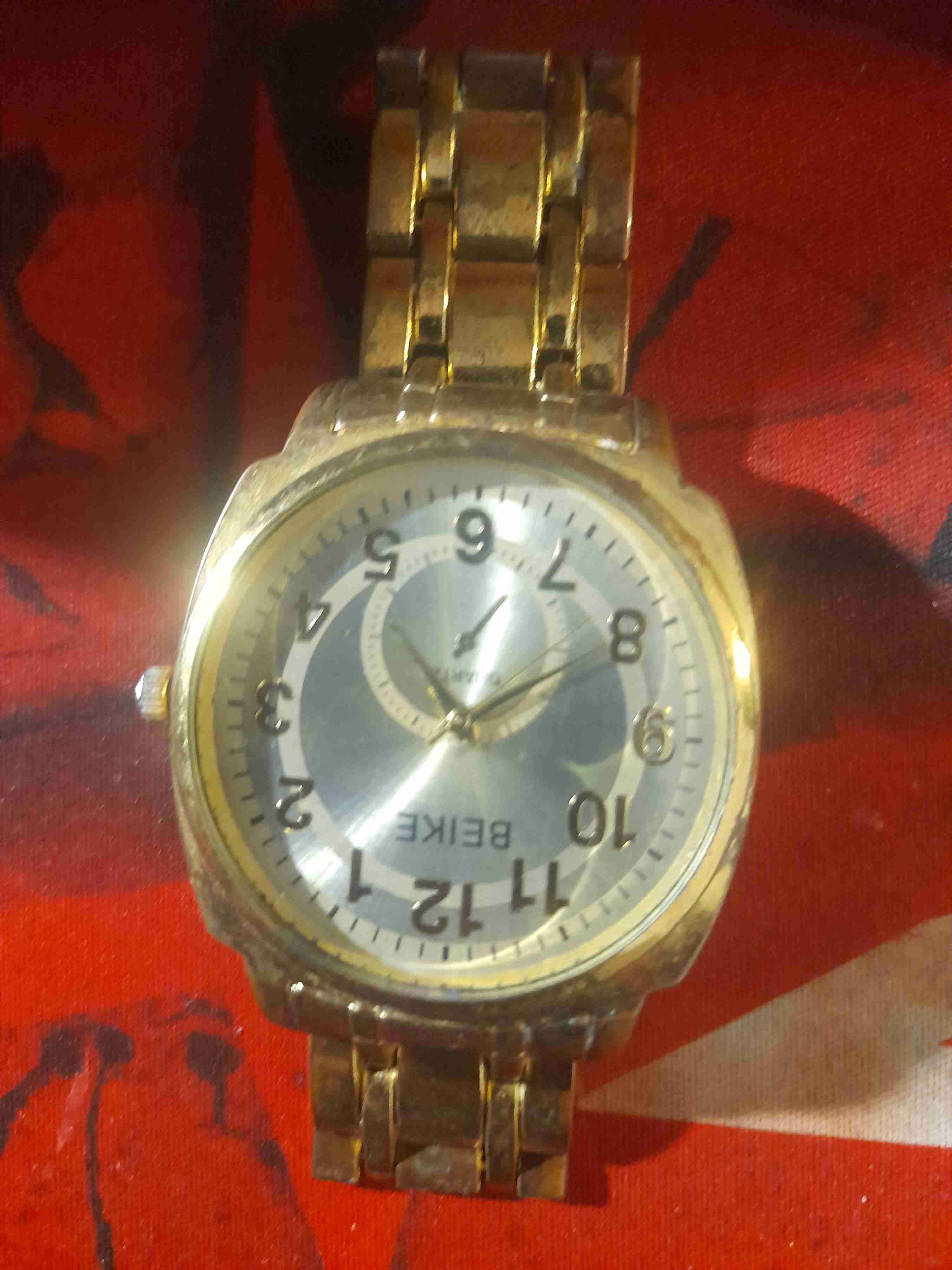 Reloj dorado ⏰✨ con pulsera metálica 💍🔗