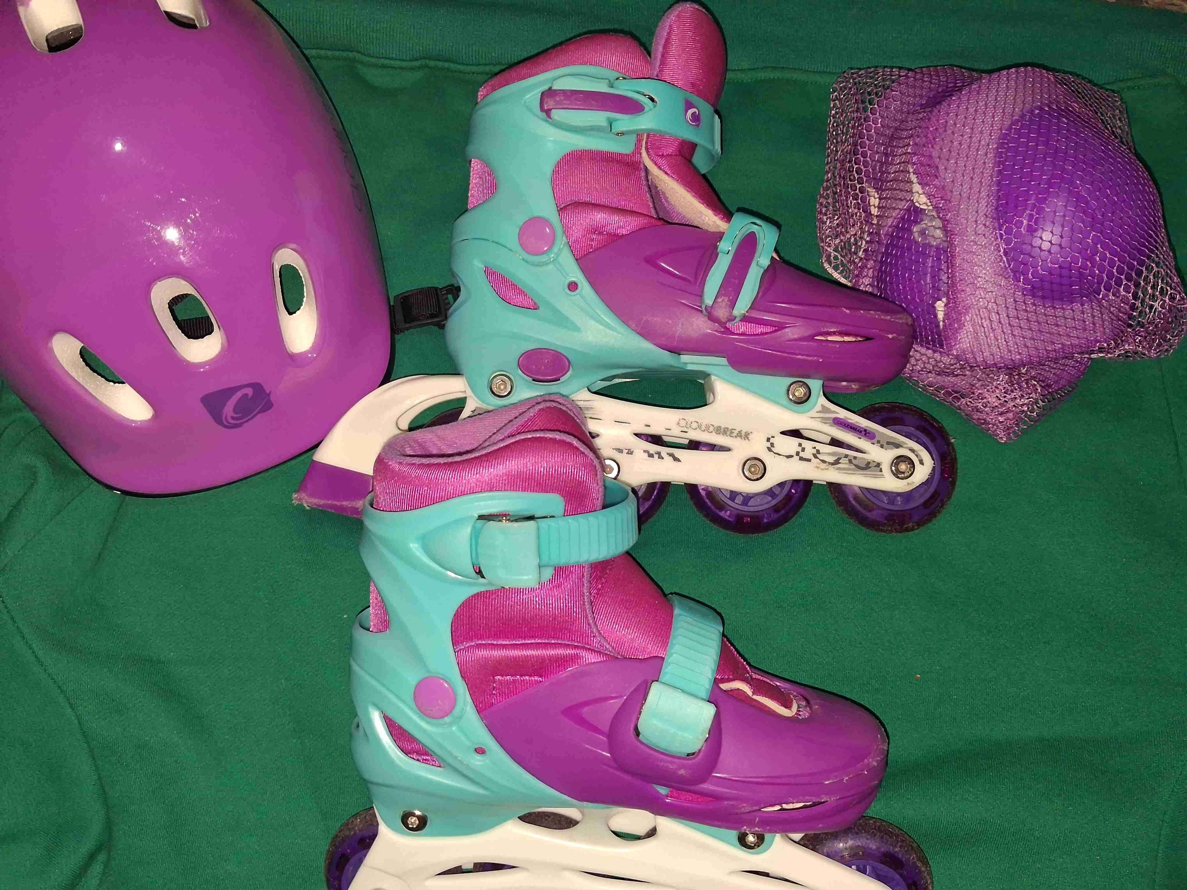 Set de patines morados con luces y casco