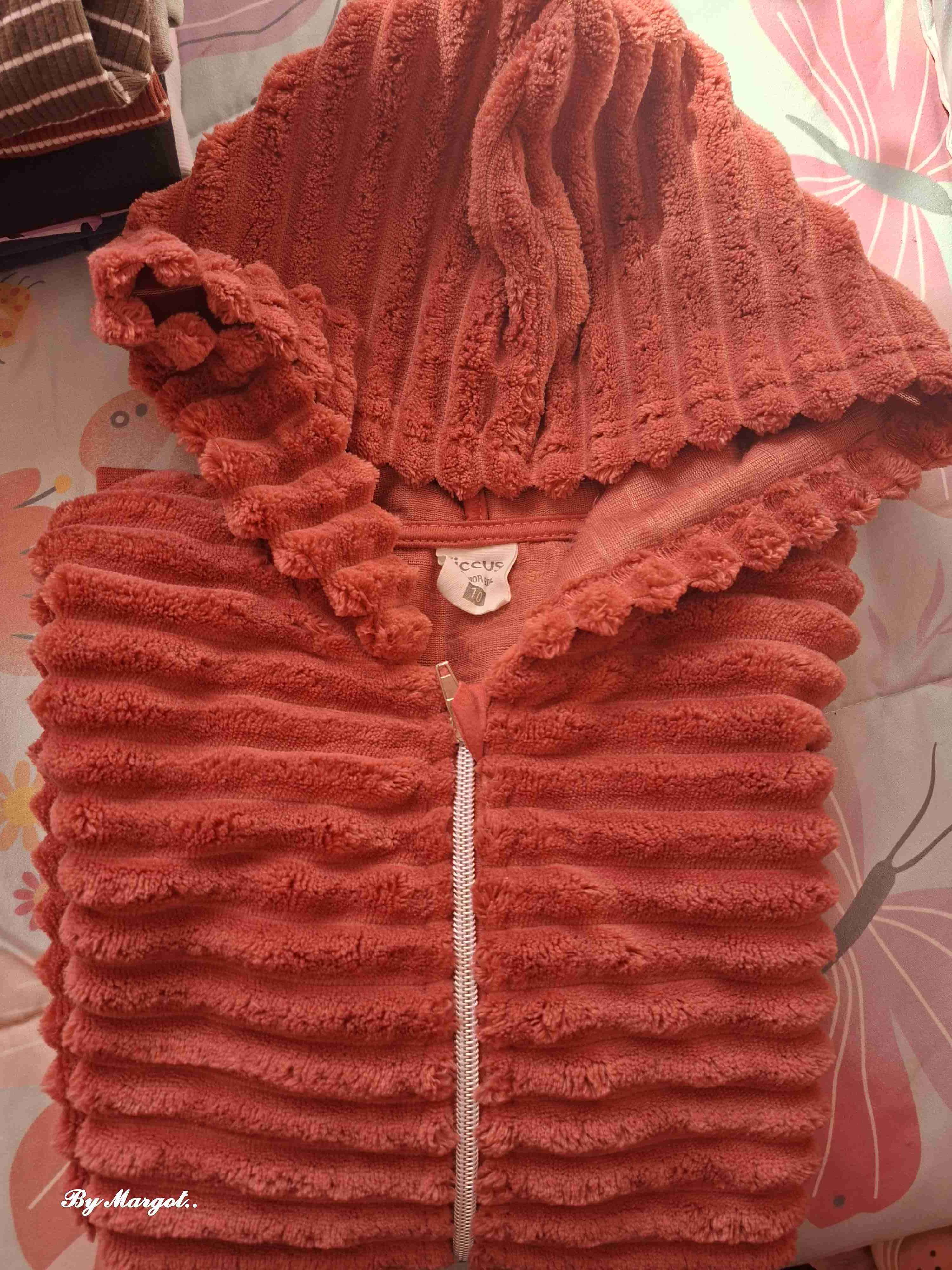 Poleron de niña marca Ficcus  coral