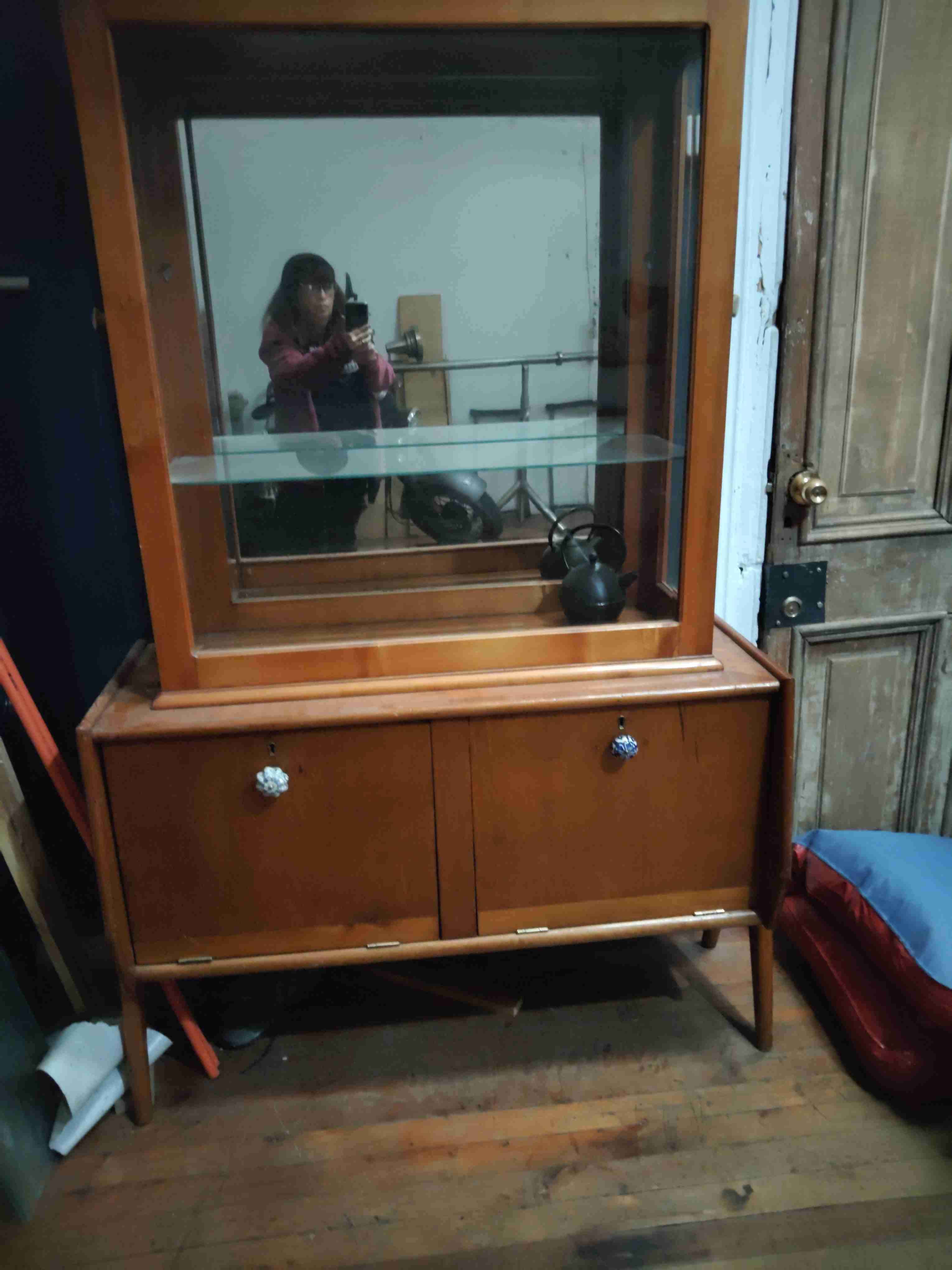 Vitrina de madera vintage