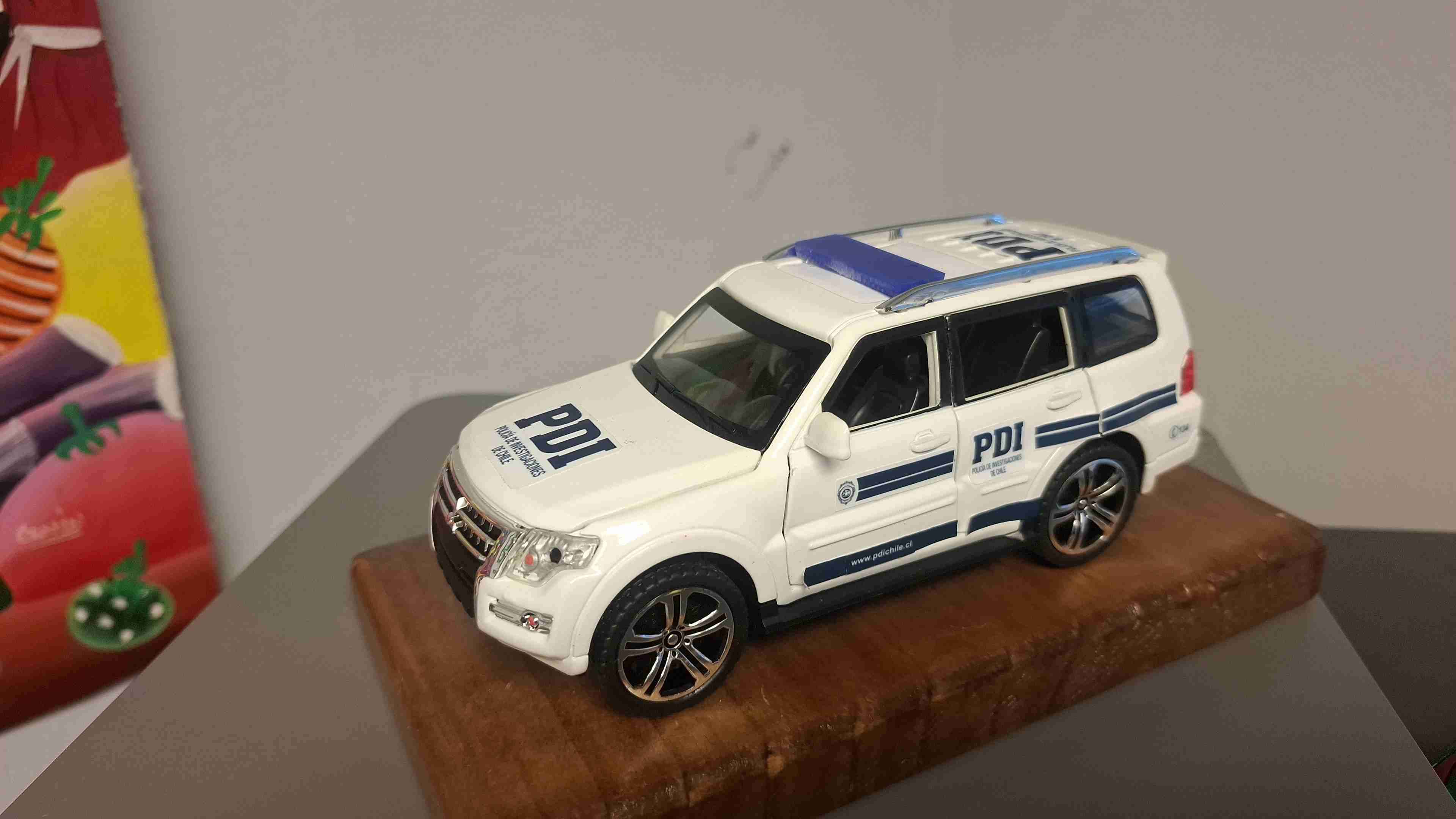 Miniatura SUV policial PDI
