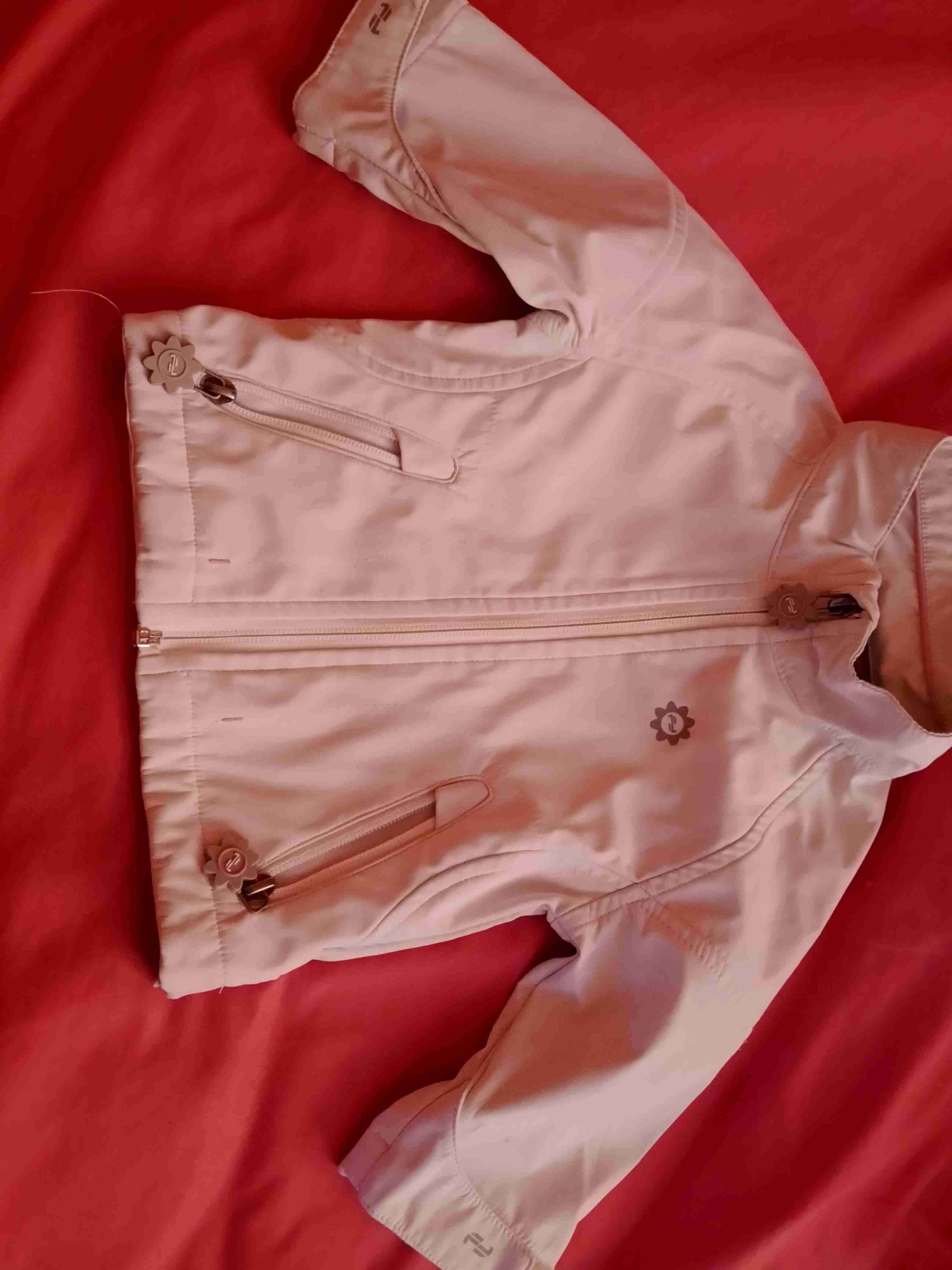 Chaqueta de bebé color beige
