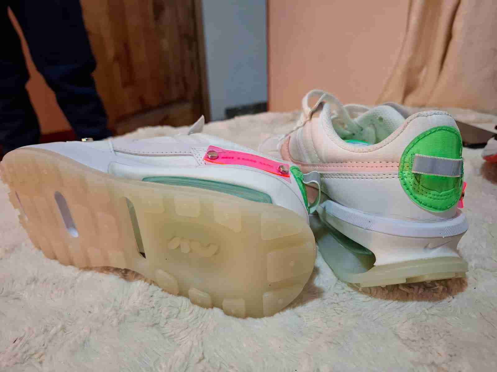 Zapatillas blancas deportivas - 2