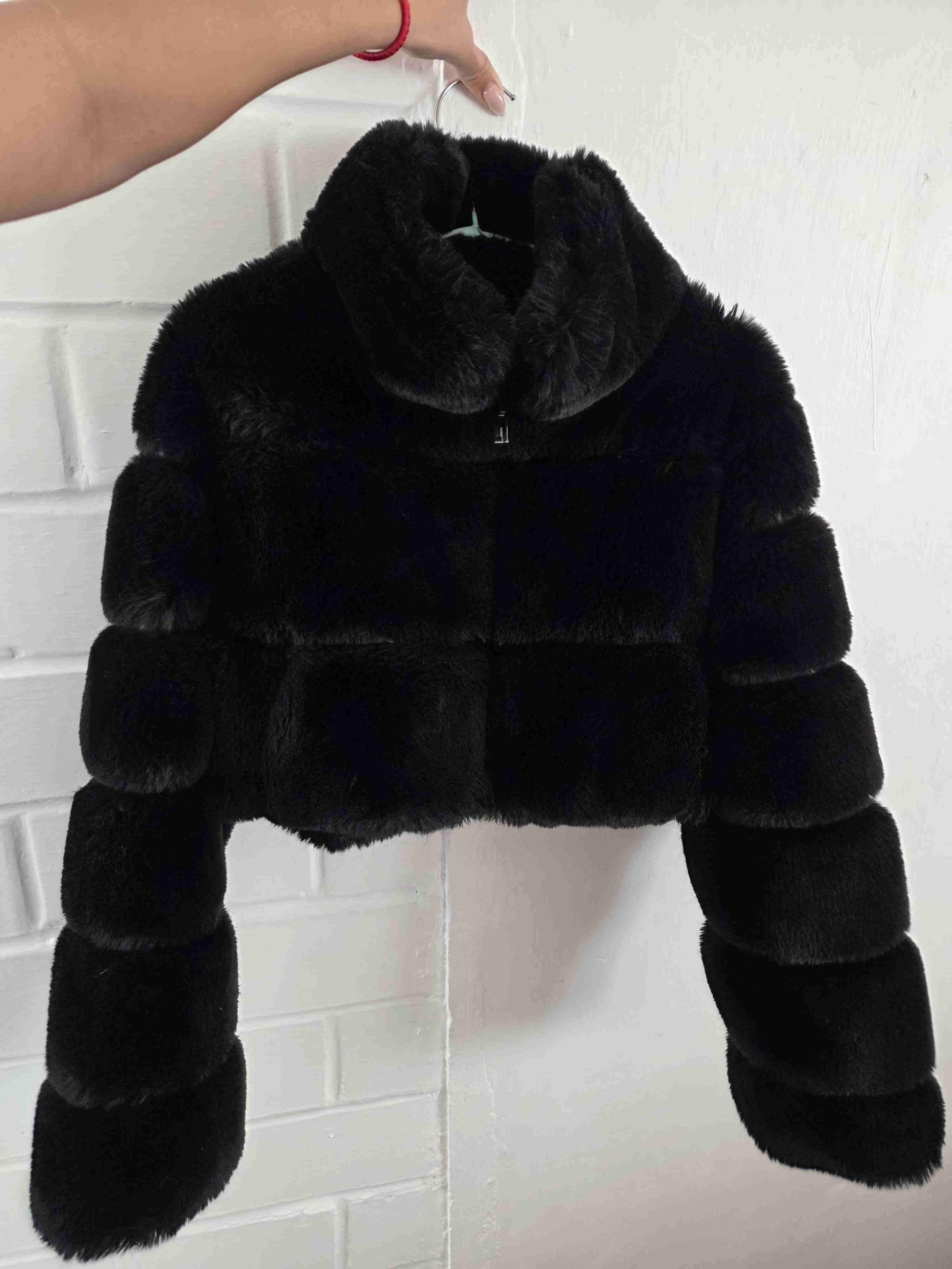 Chaqueta negra de piel sintética