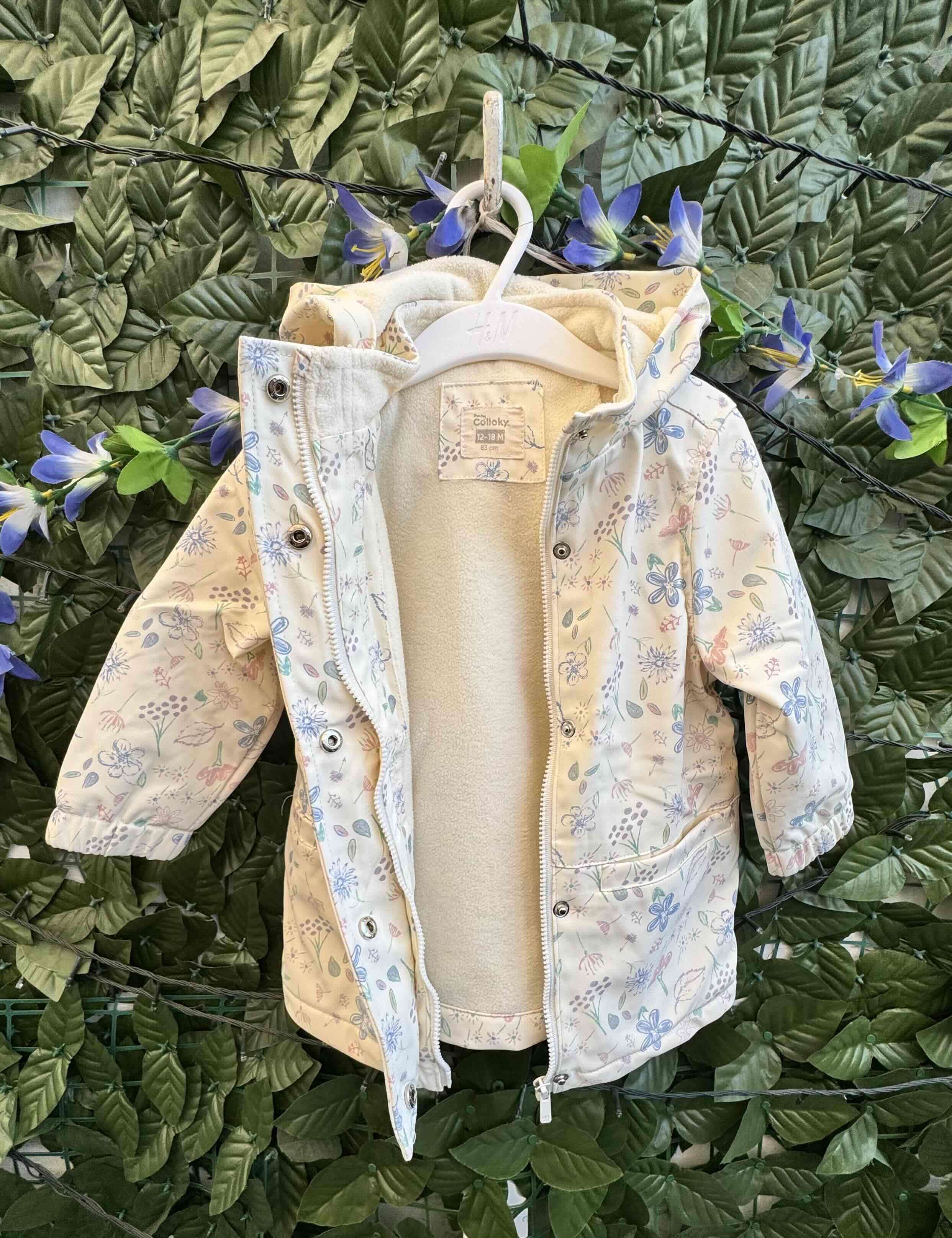 Abrigo infantil floral beige