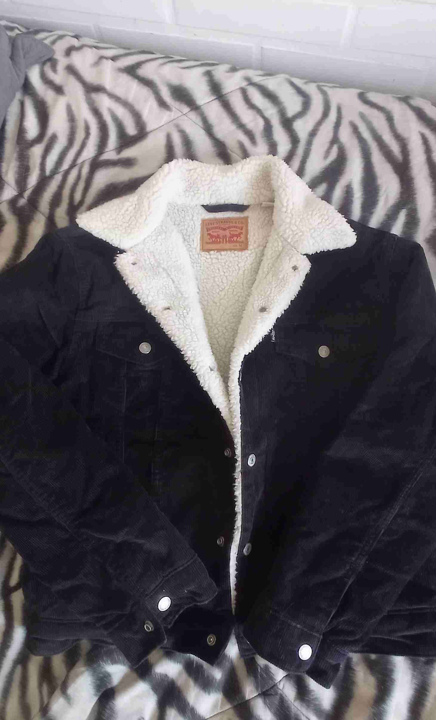 Chaqueta de pana negra con forro