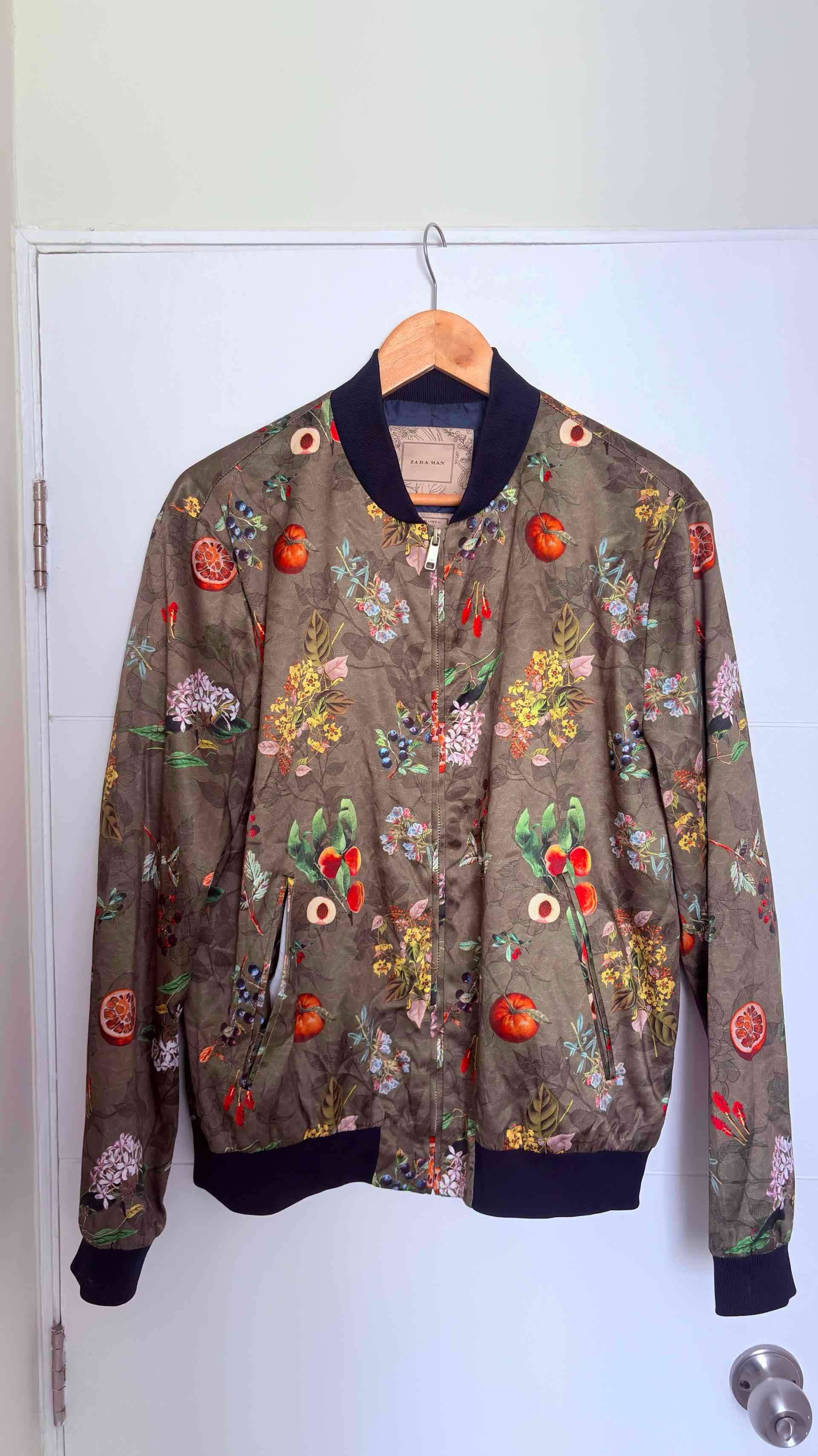 Chaqueta Zara bomber estampada floral