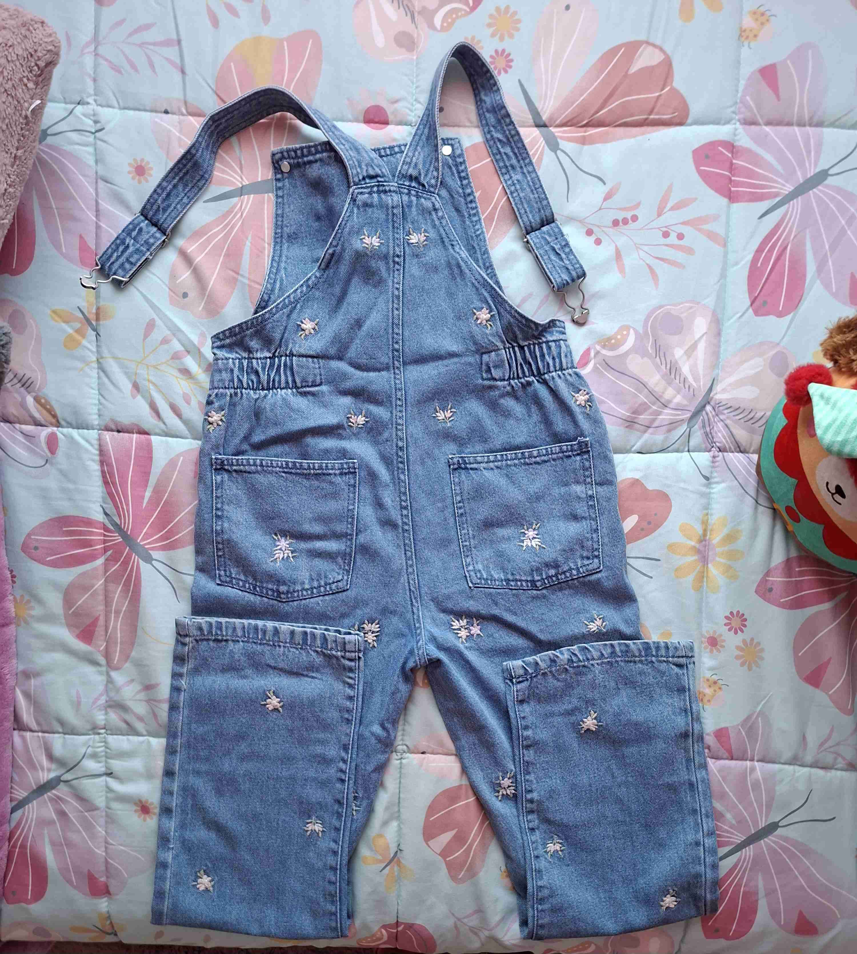 Jardineras de mezclilla con flores bordadas - miniatura 2