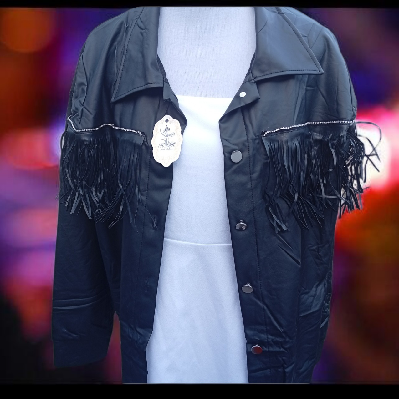 Chaqueta negra con flecos