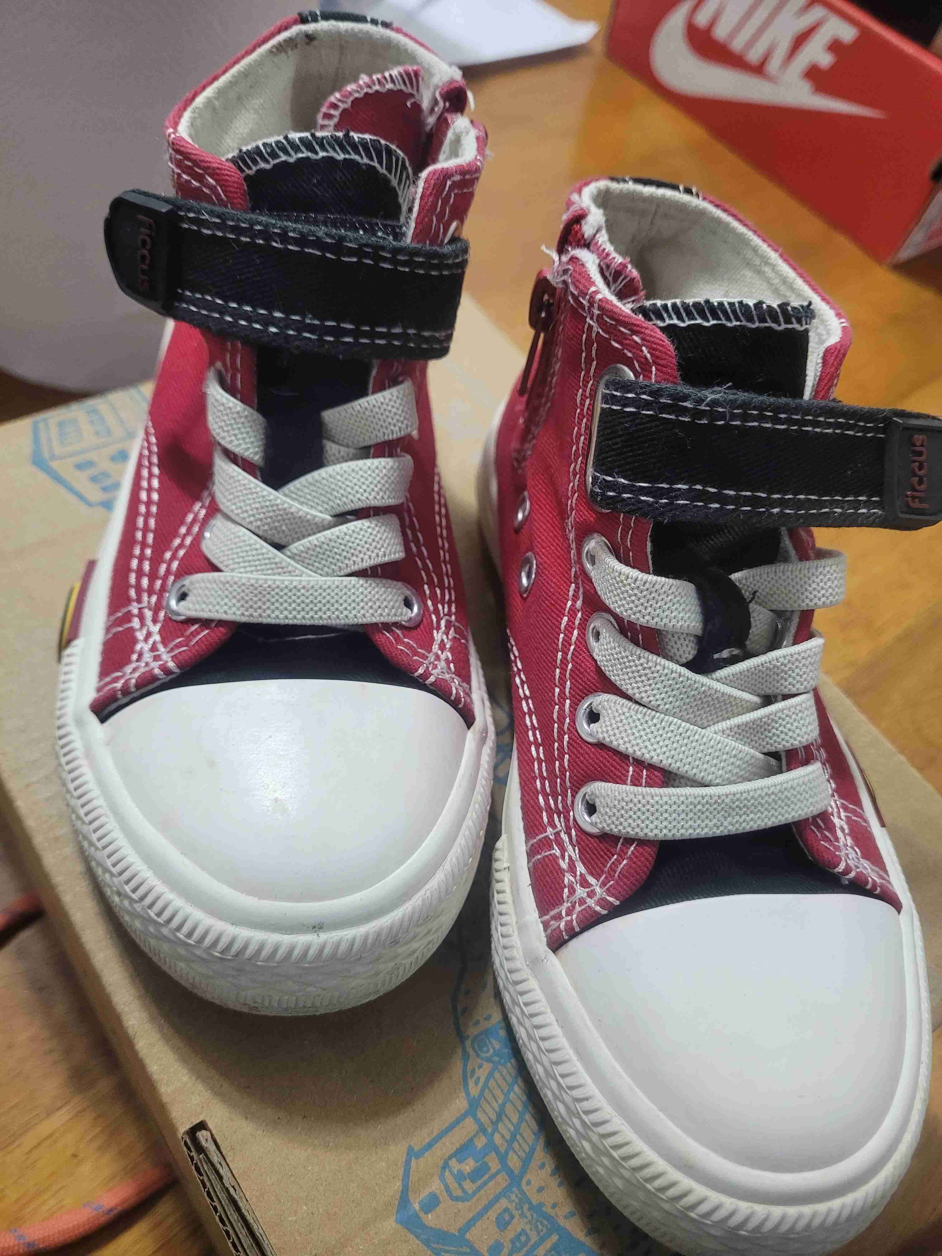 Zapatillas altas rojas para niños