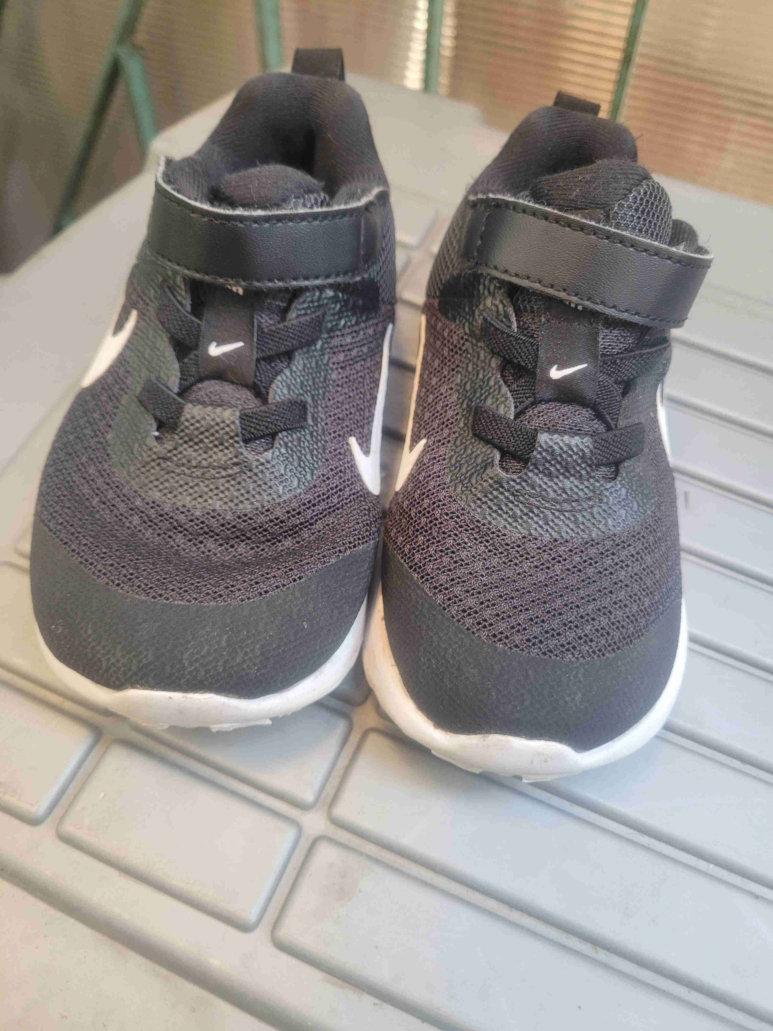 Zapatillas negras deportivas para niños
