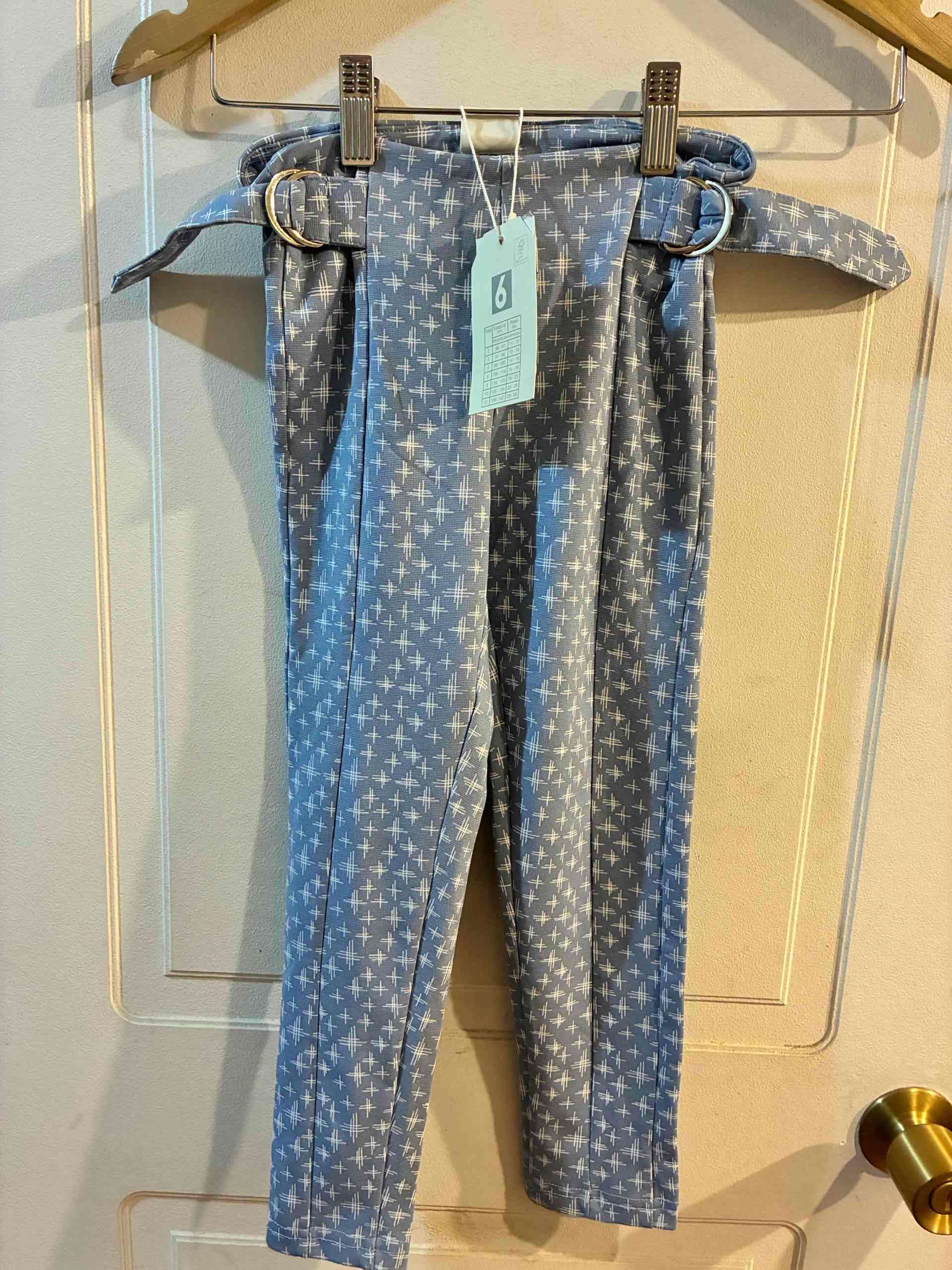 Pantalones celeste con estampado