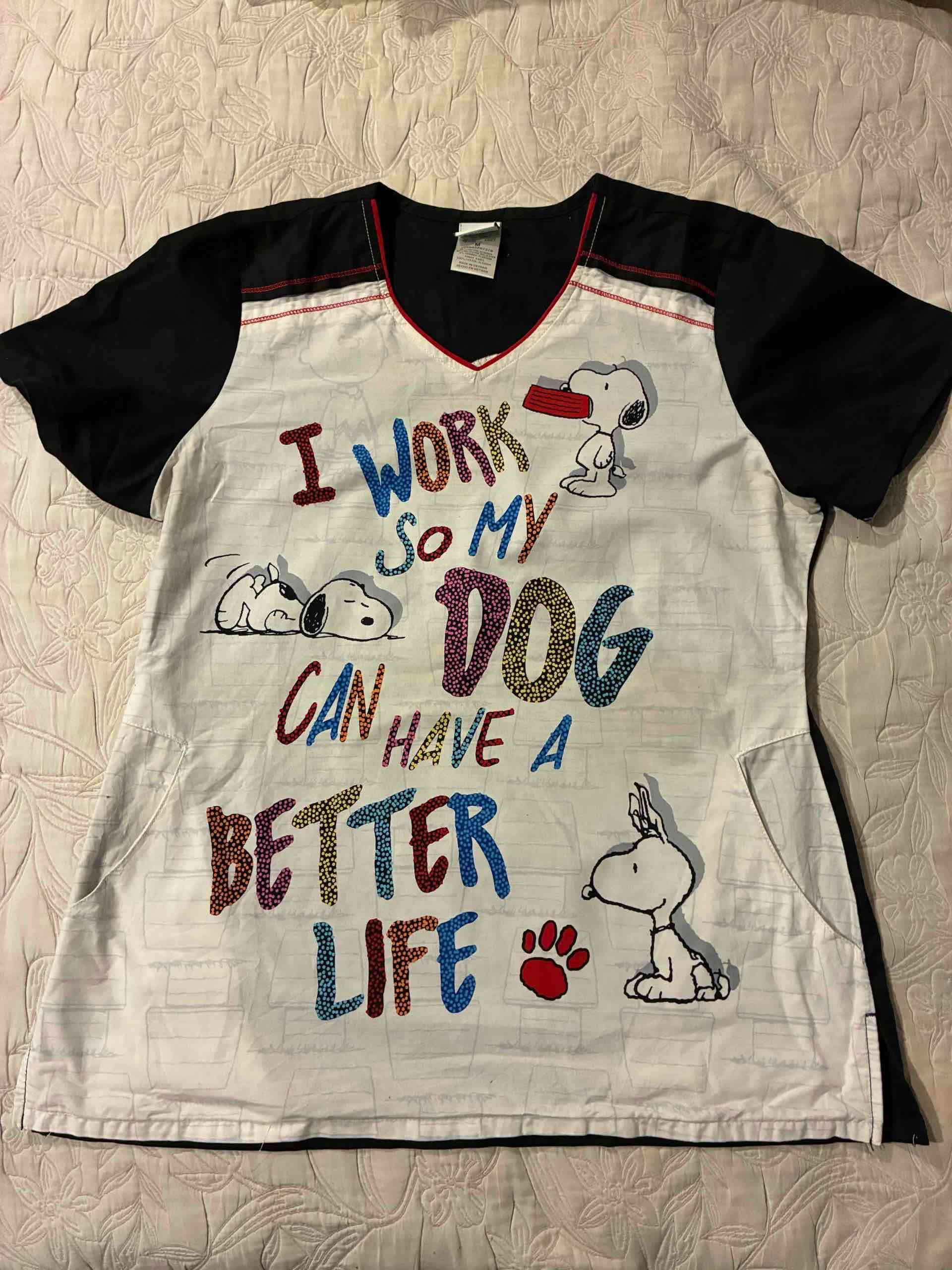 Scrab clínico estampado Snoopy talla m