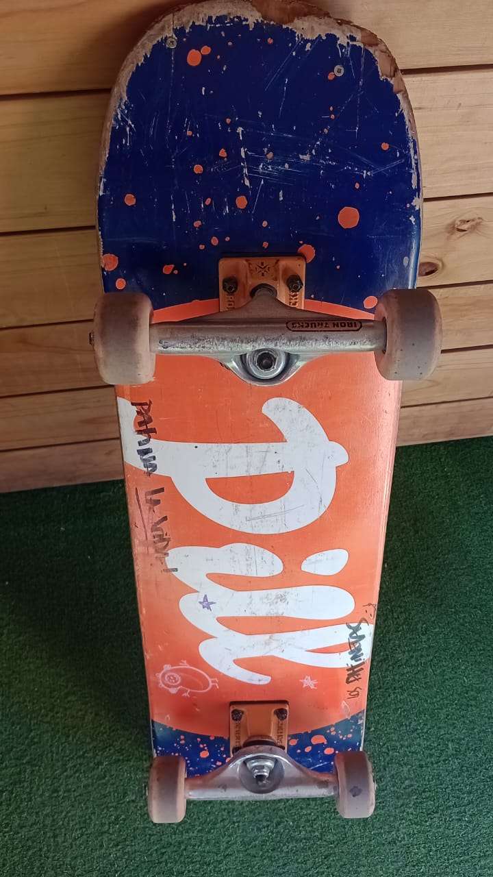 Skateboard profesional usado - miniatura 2
