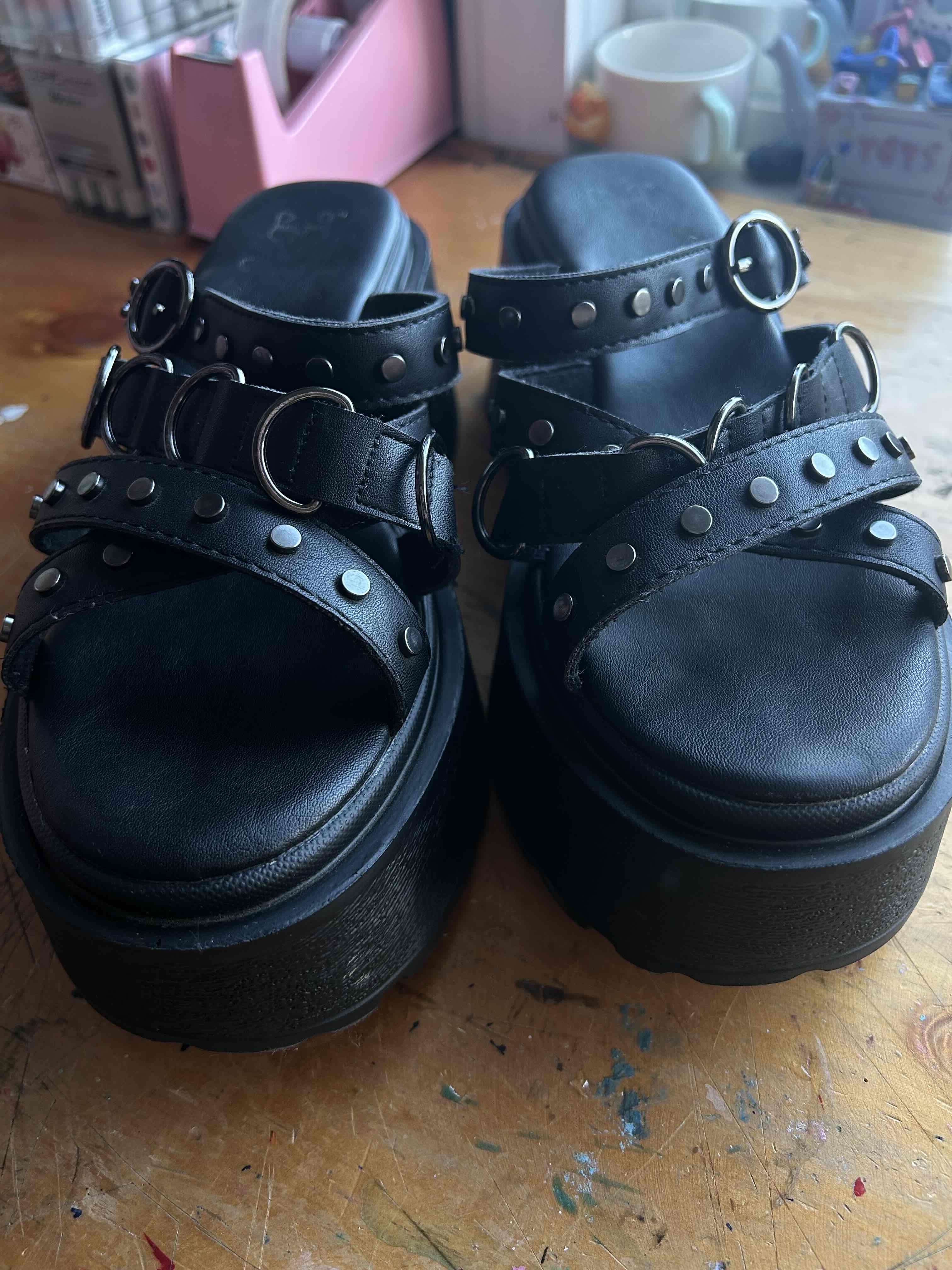 Sandalias negras con plataforma marca Gotta - miniatura 2