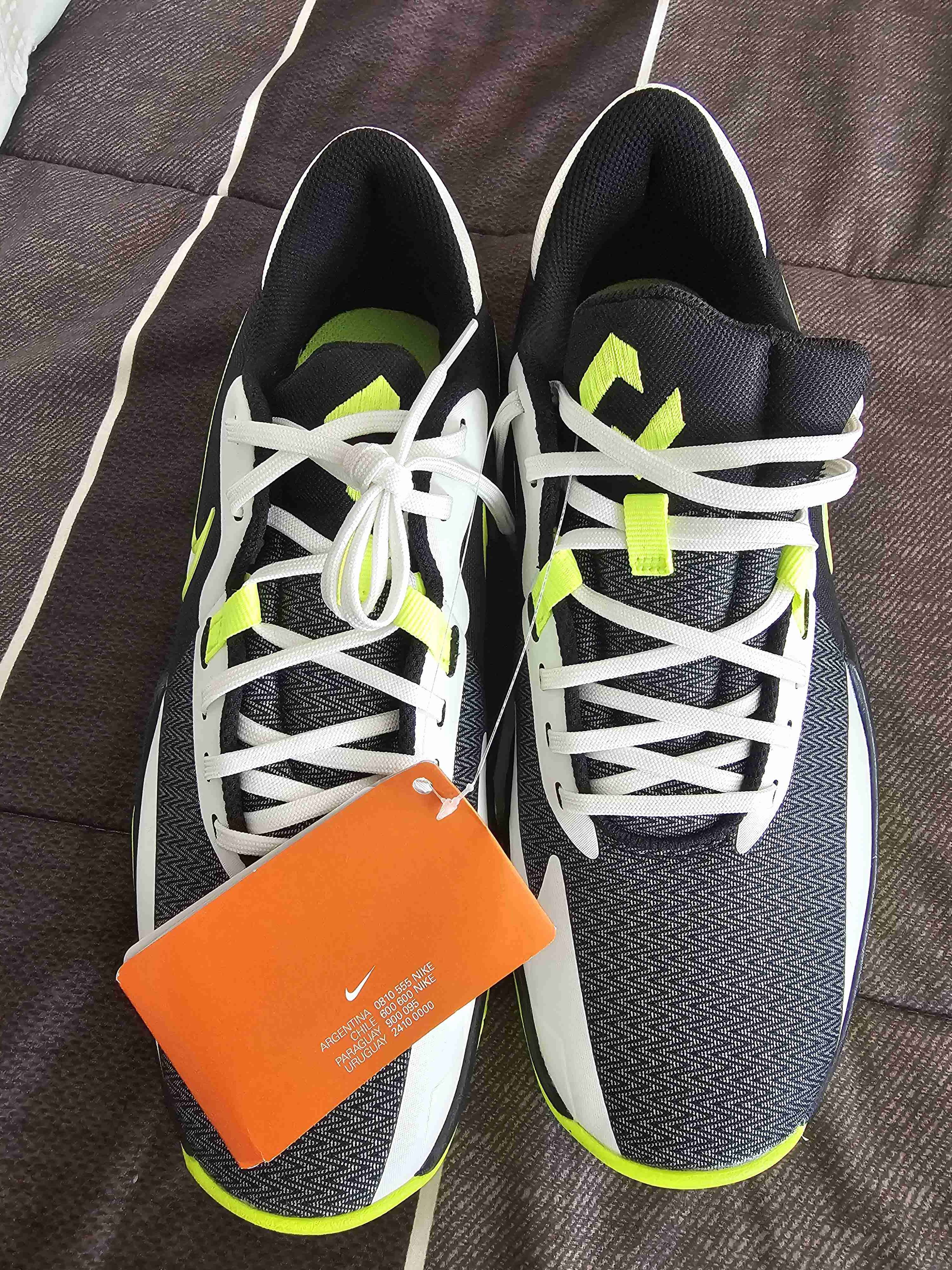 Zapatillas deportivas Nike negras y verdes - miniatura 3