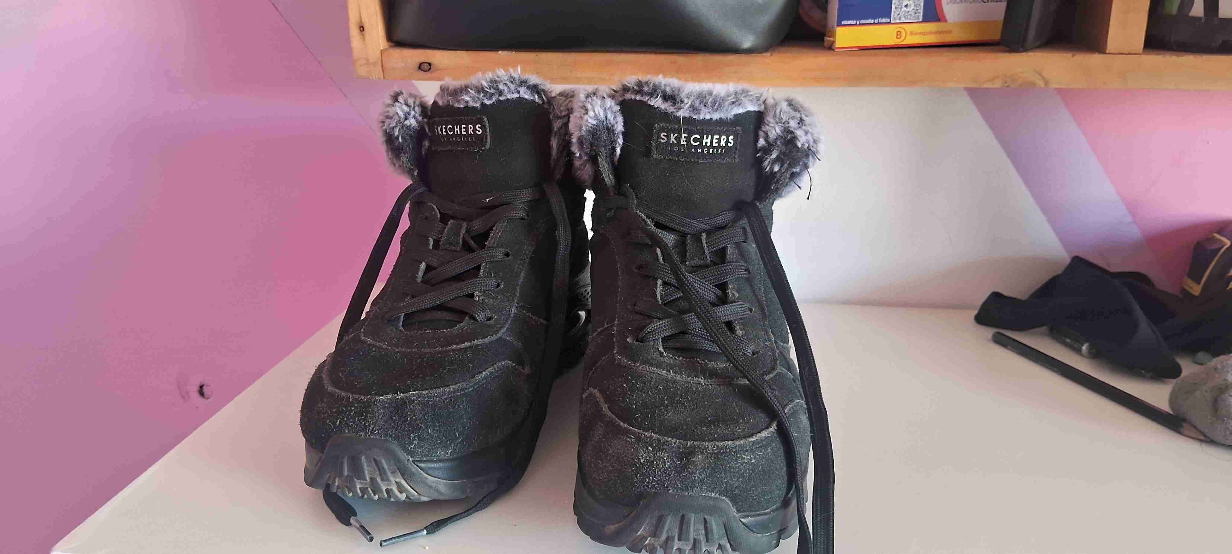 Zapatillas negras Skechers con forro