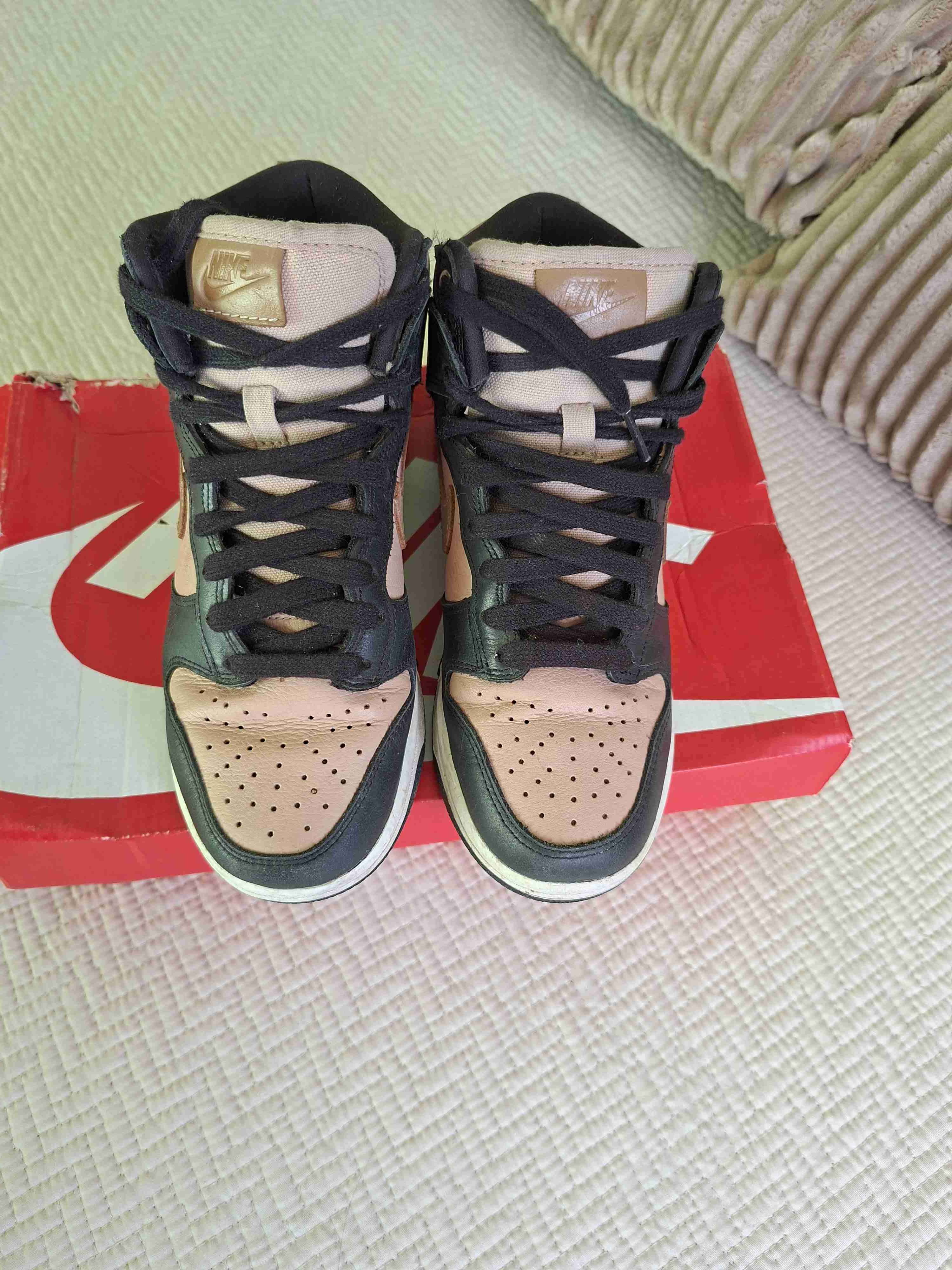 Zapatillas Nike beige y negras - miniatura 3