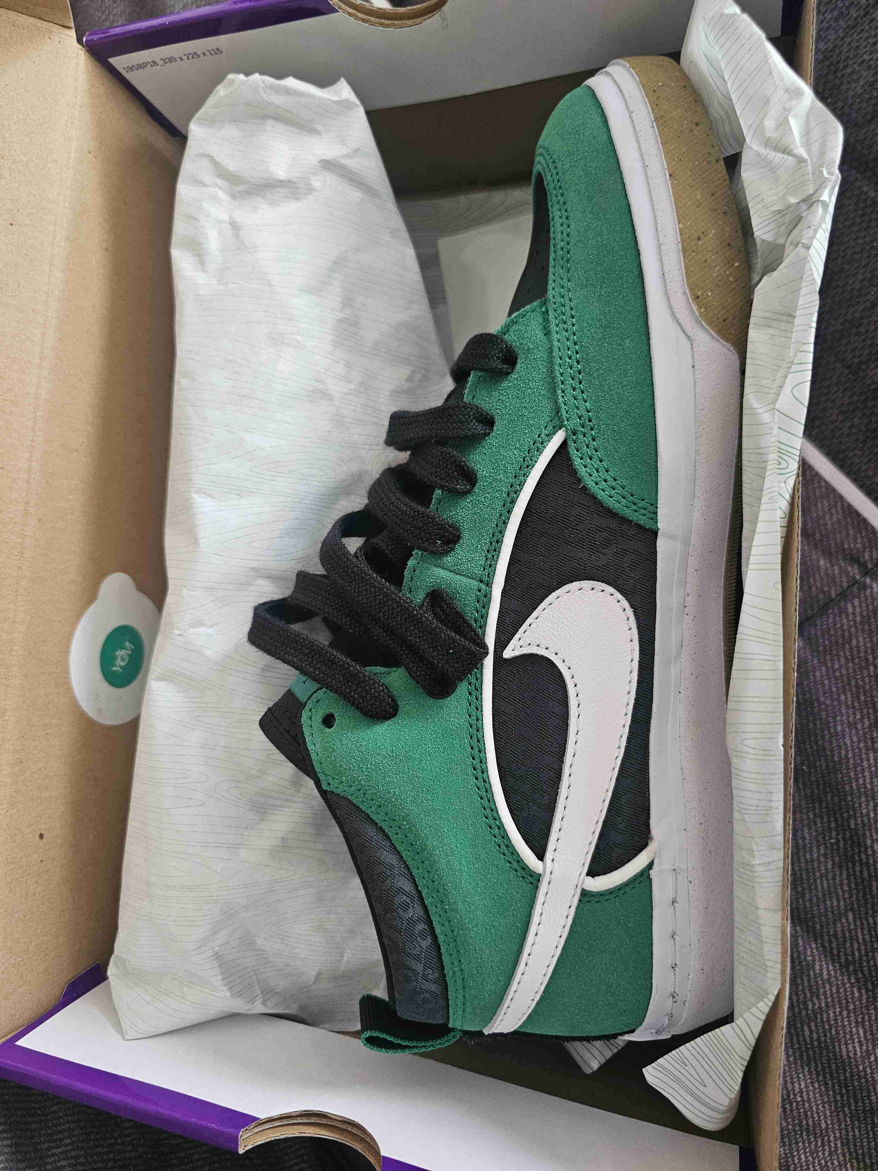 Zapatillas deportivas Nike verde con negroro - miniatura 2