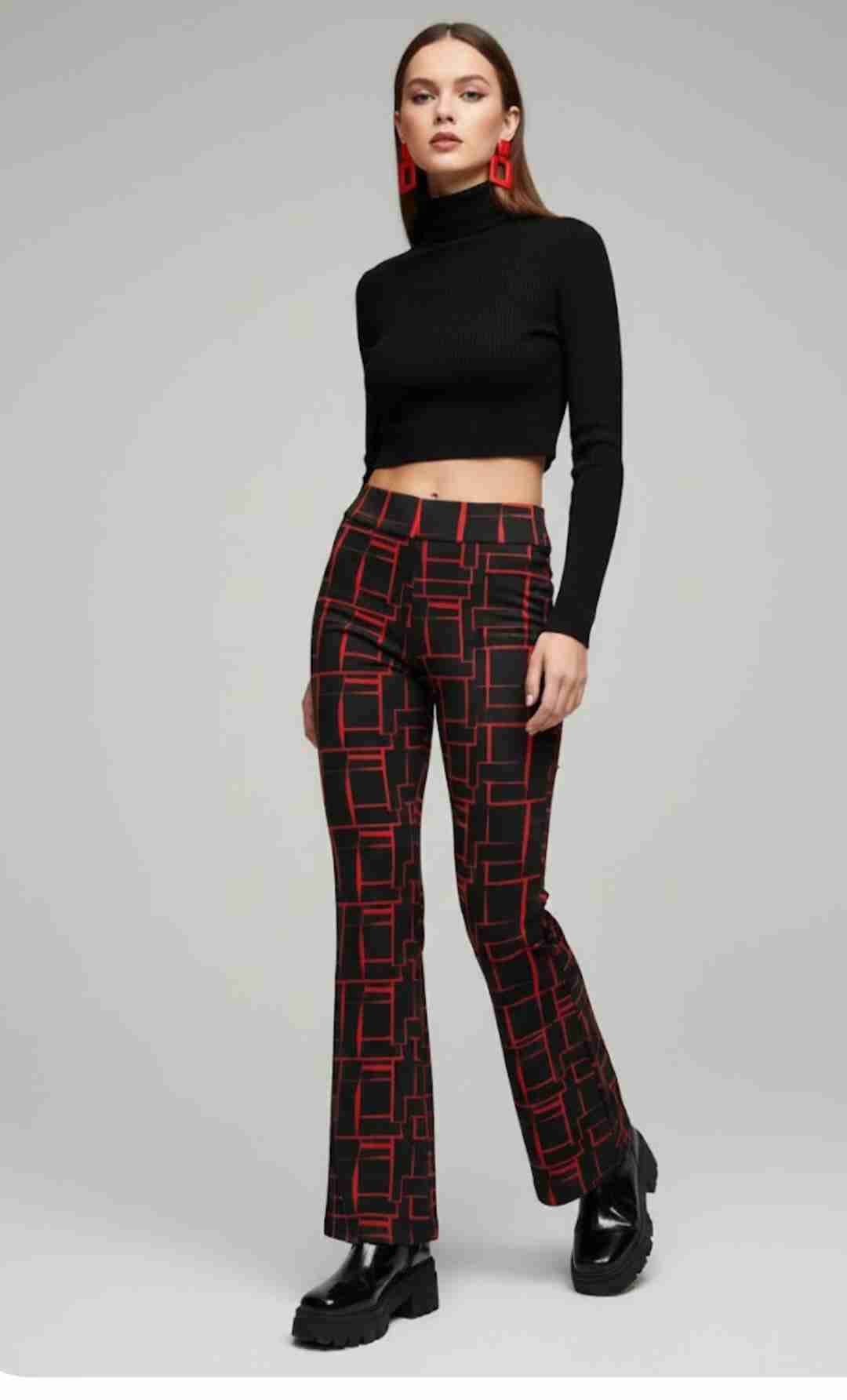 Pantalones acampanados rojos y negros - miniatura 1