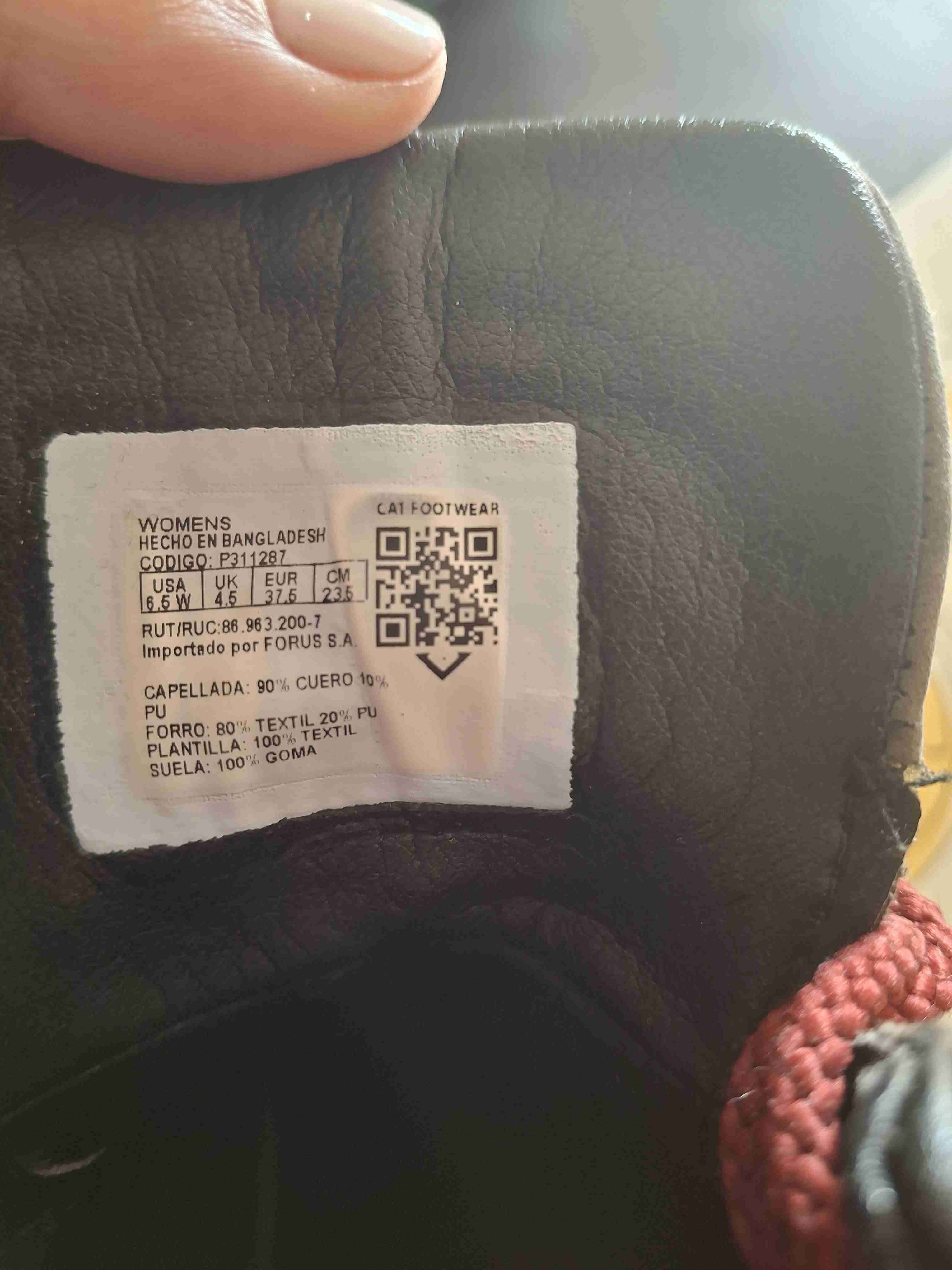 Bototos Caterpillar con cordones rojos - miniatura 4