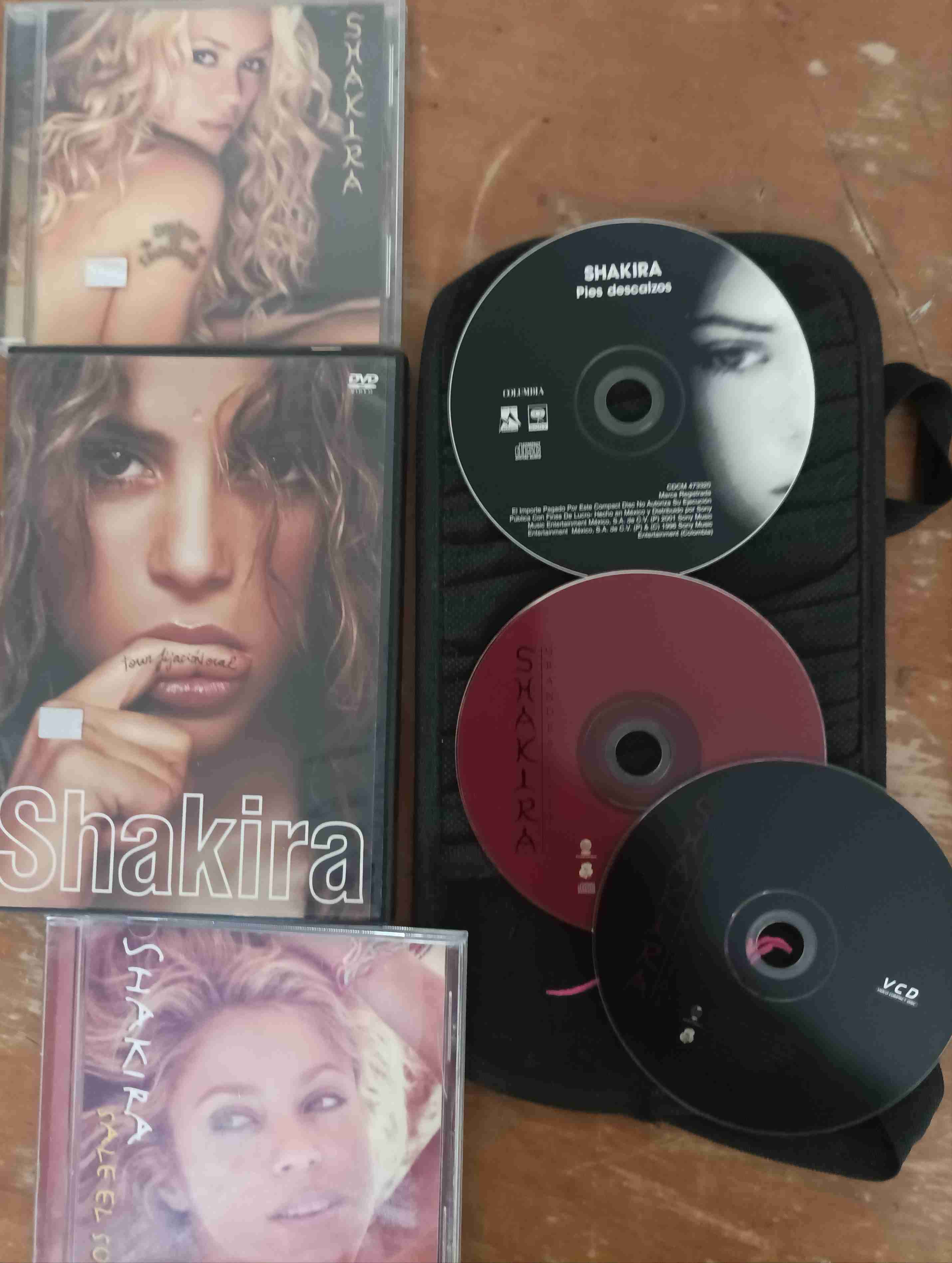 Colección de CDs y DVD Shakira - 1