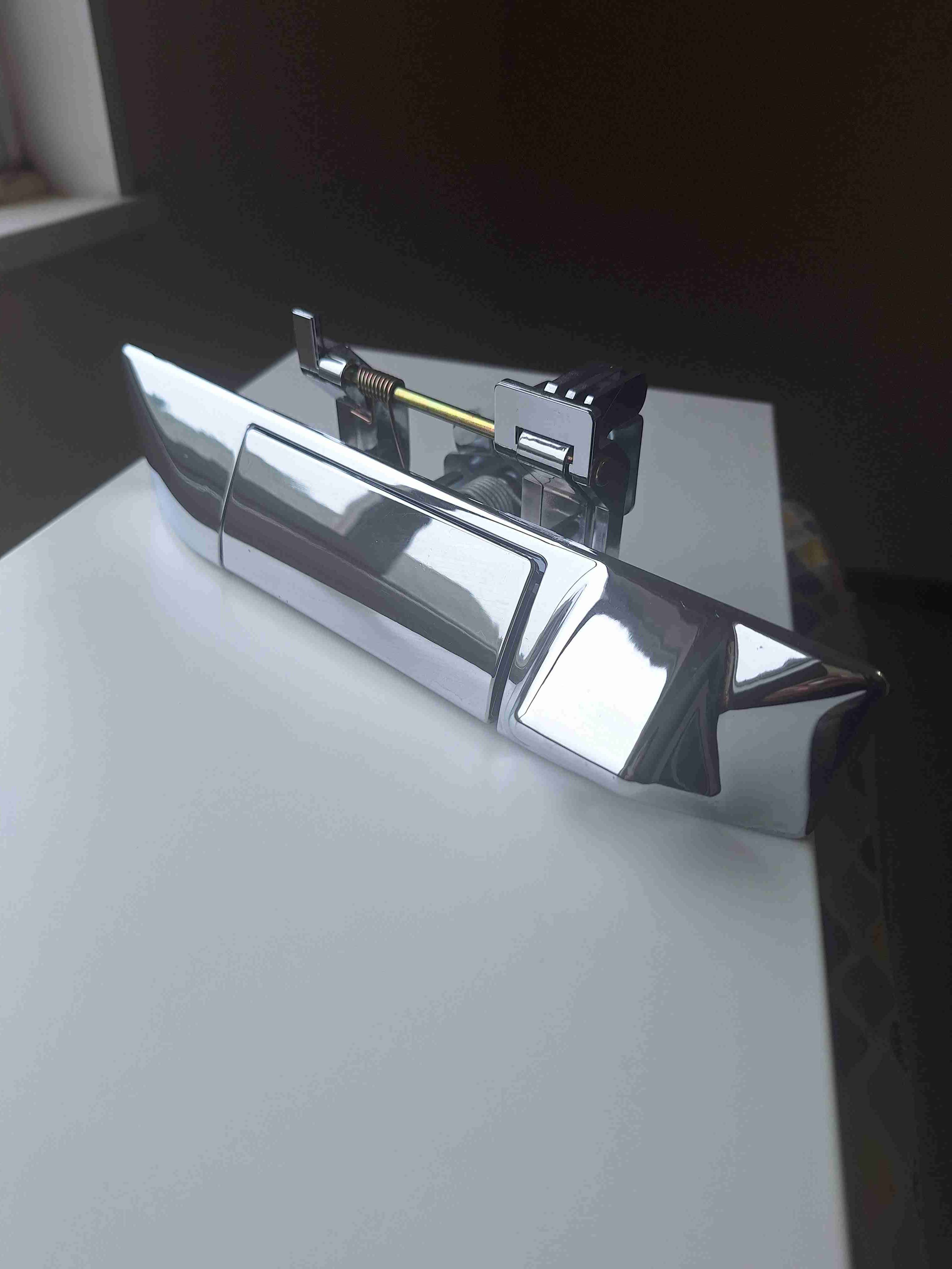 Manilla de puerta cromada de auto - miniatura 1