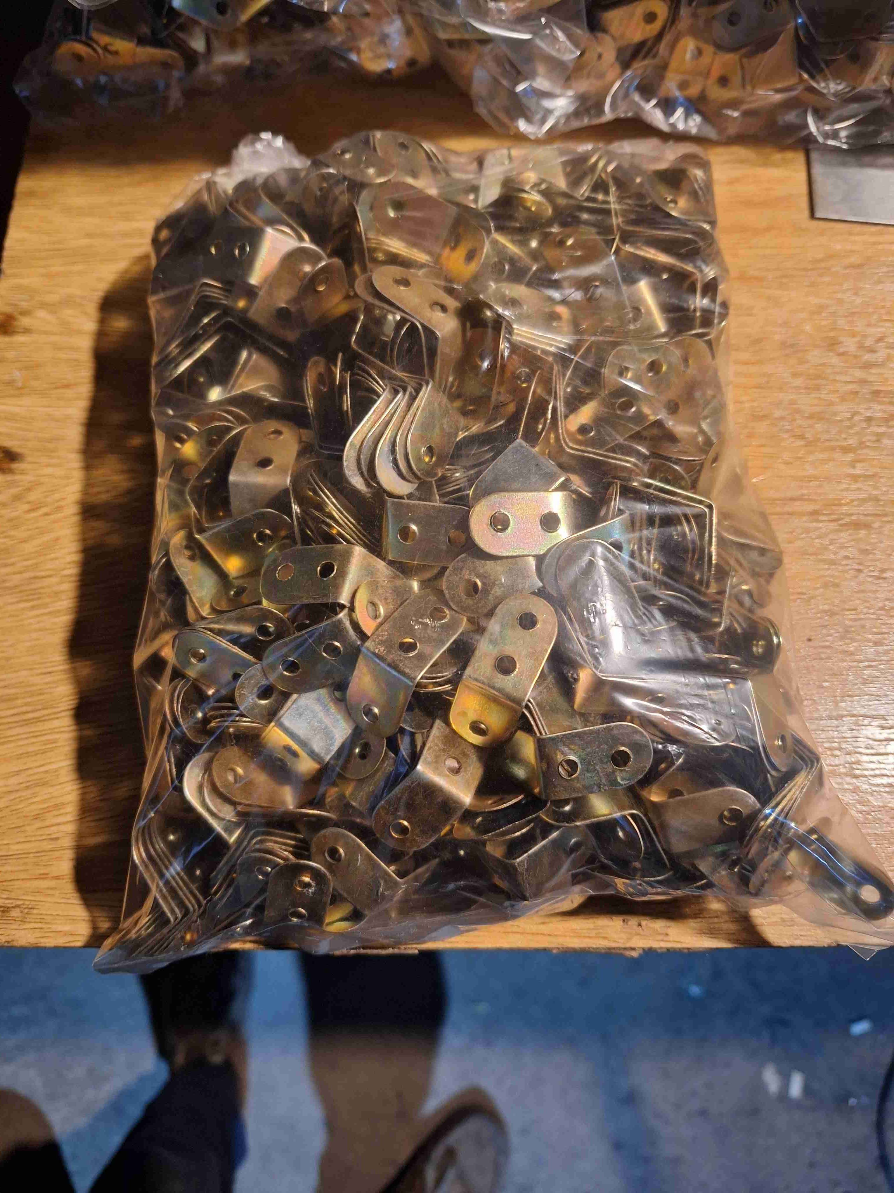 Escuadra  de unión metálicas para ataud - miniatura 4