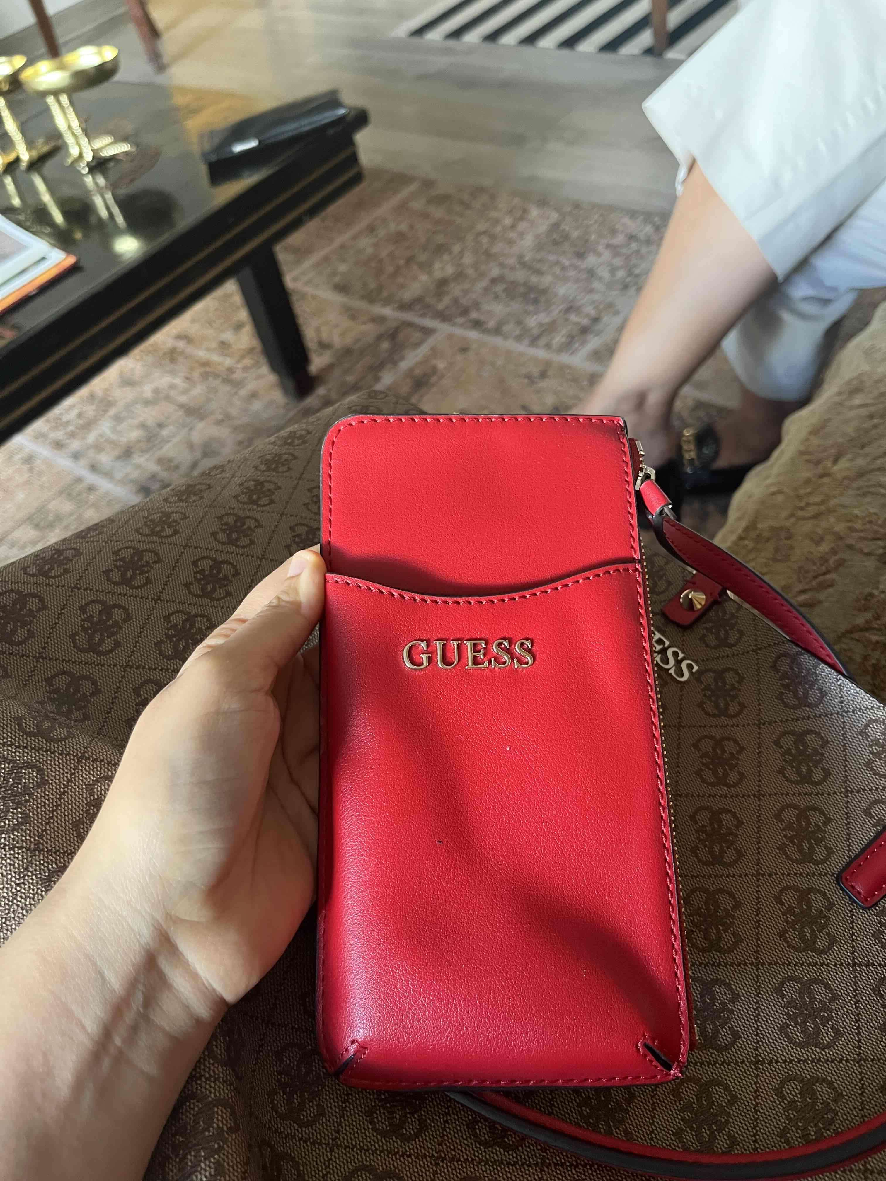 Bolso Guess modelo Tote Monograma beige y rojo - miniatura 4