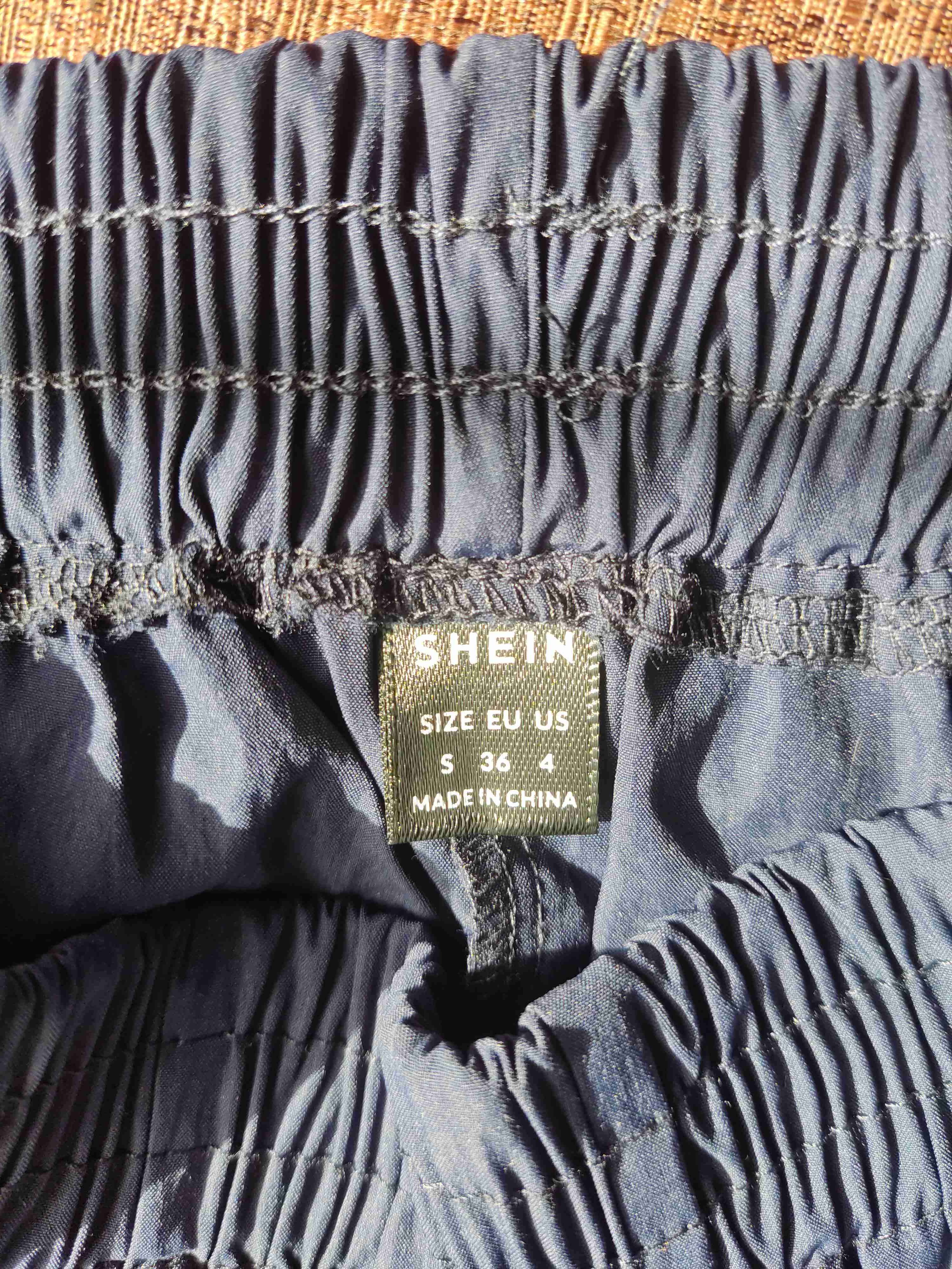 Shorts deportivos azul y blanco - miniatura 3