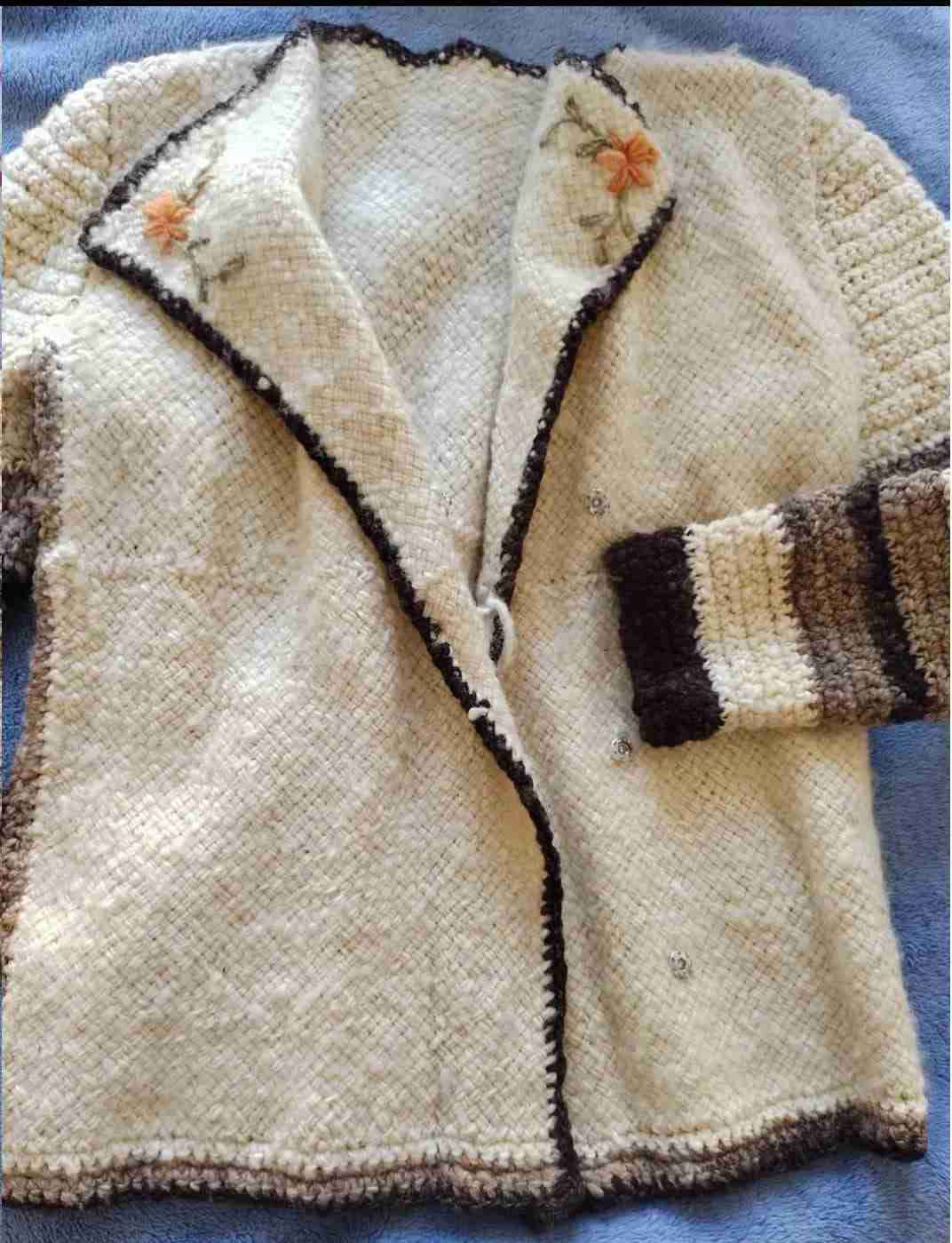 Chaleco artesanal de lana natural de Chiloé