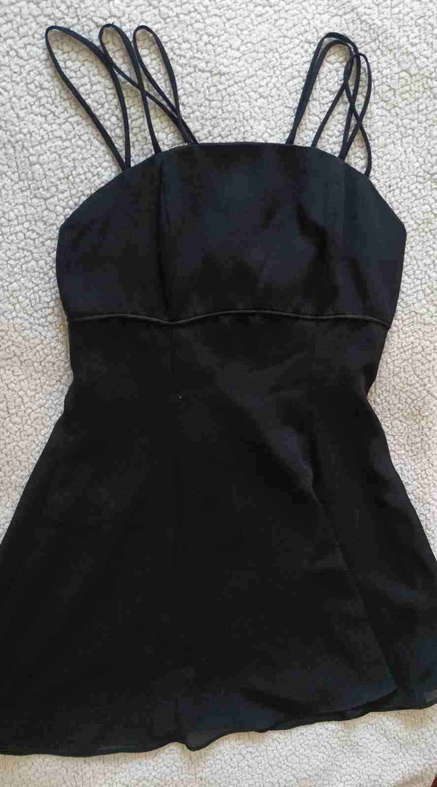 Vestido negro elegante - miniatura 1