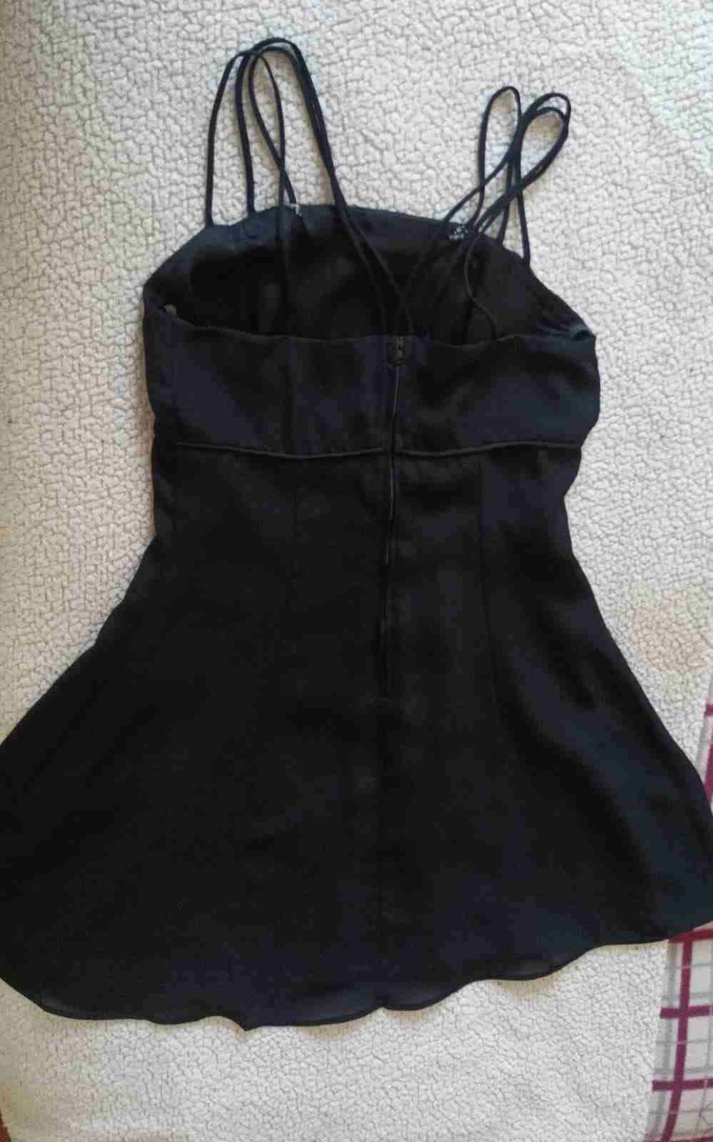 Vestido negro elegante - miniatura 2