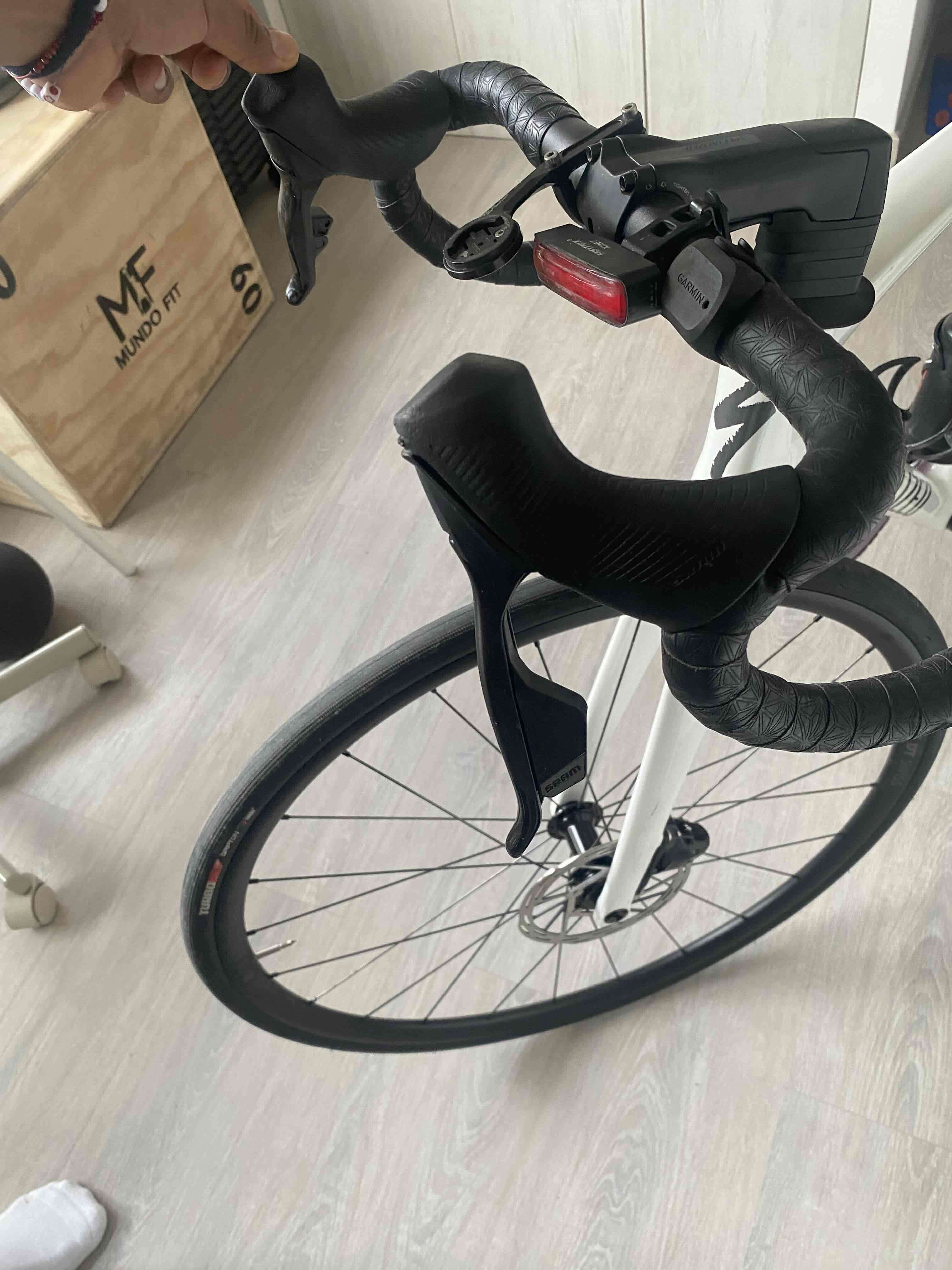 Bicicleta de ruta Specialized blanca - miniatura 3