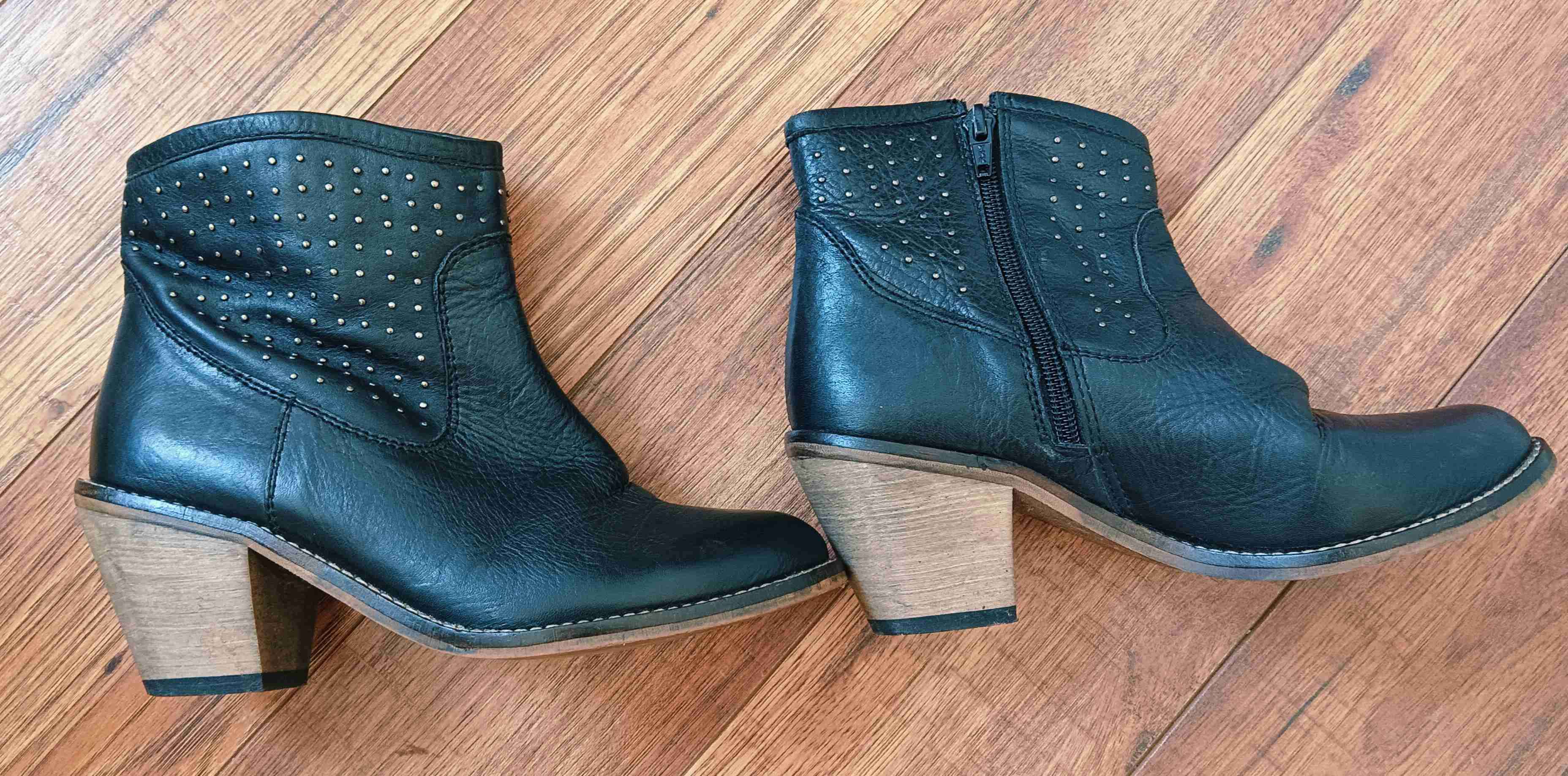 Botines de cuero con tachas (N°35) - 2