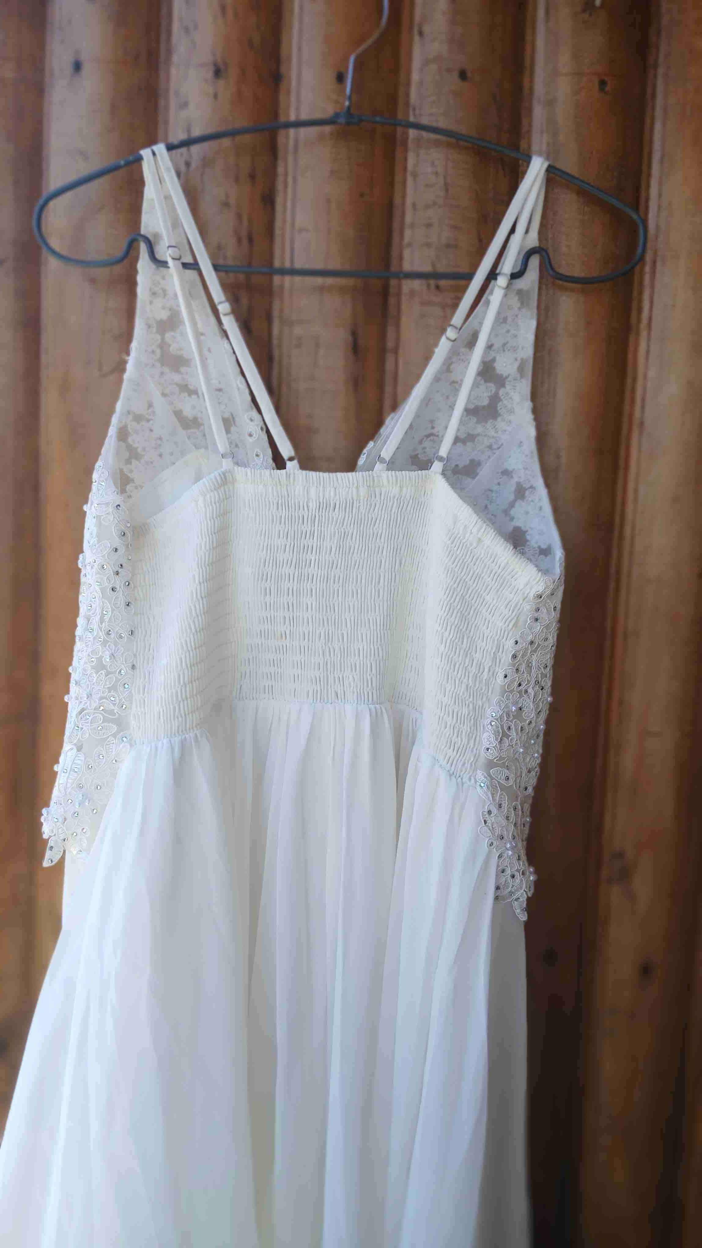 Vestido blanco con encaje - miniatura 2