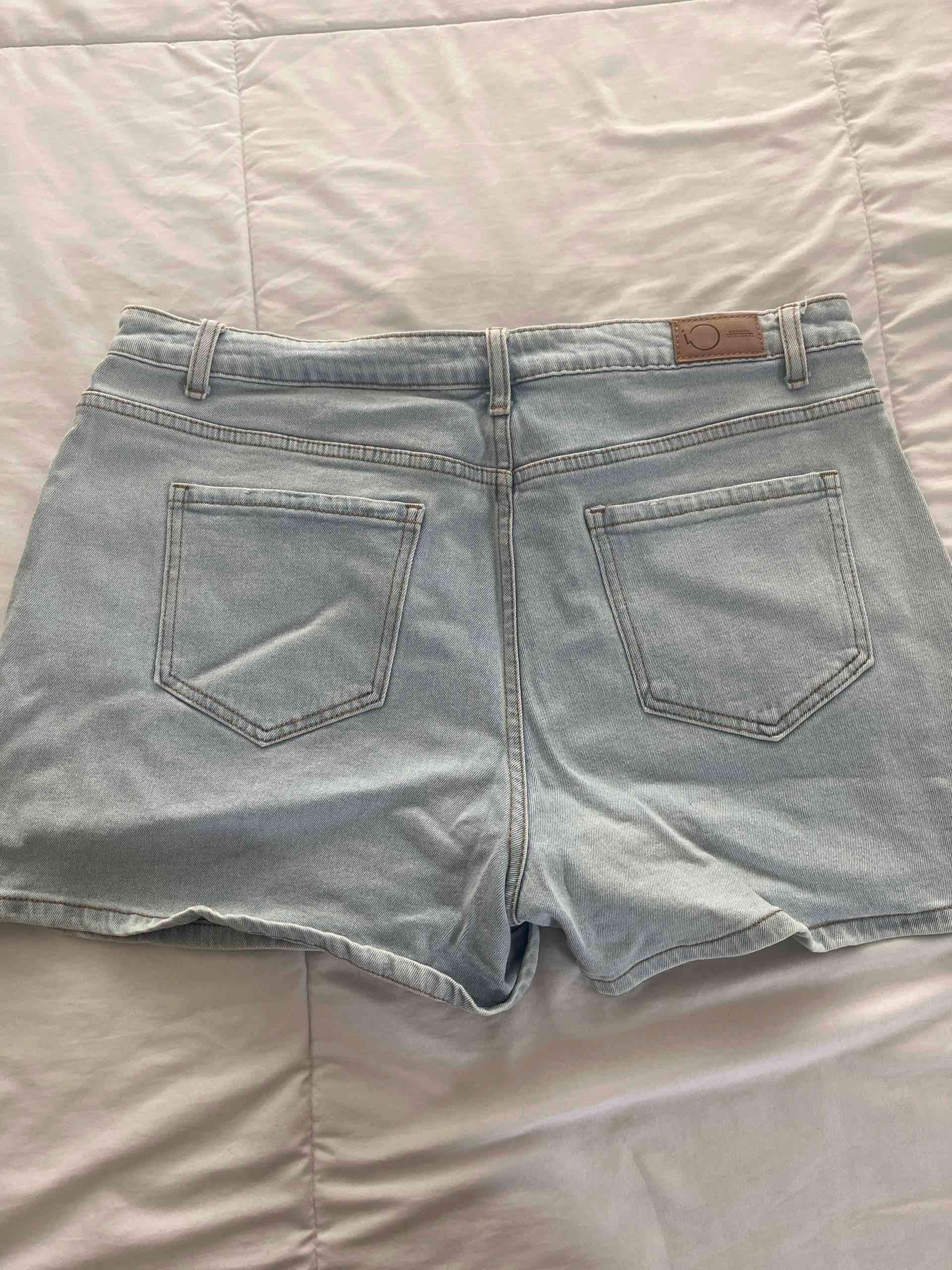 Shorts de mezclilla gris claro - miniatura 2