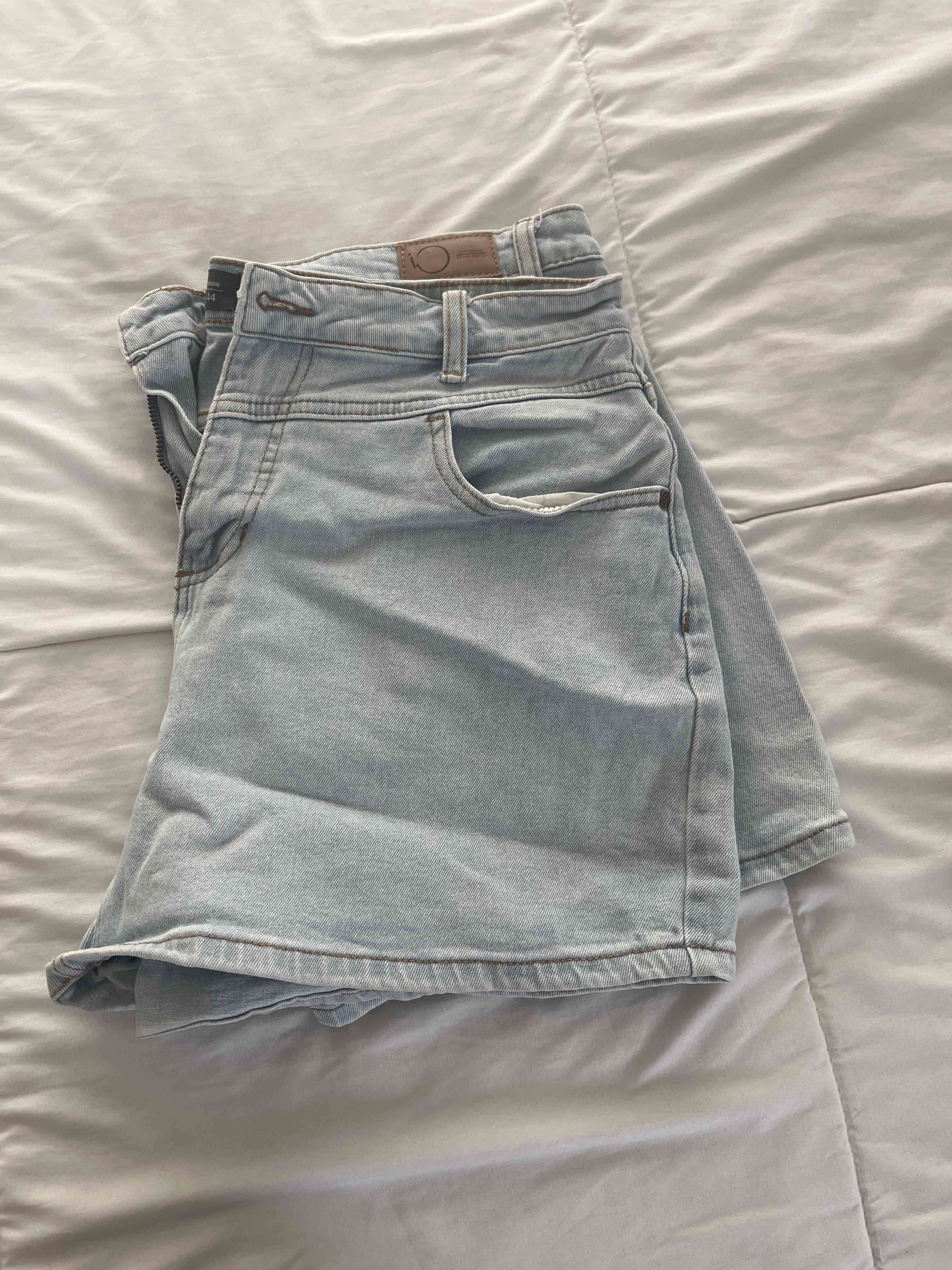 Shorts de mezclilla gris claro - miniatura 3