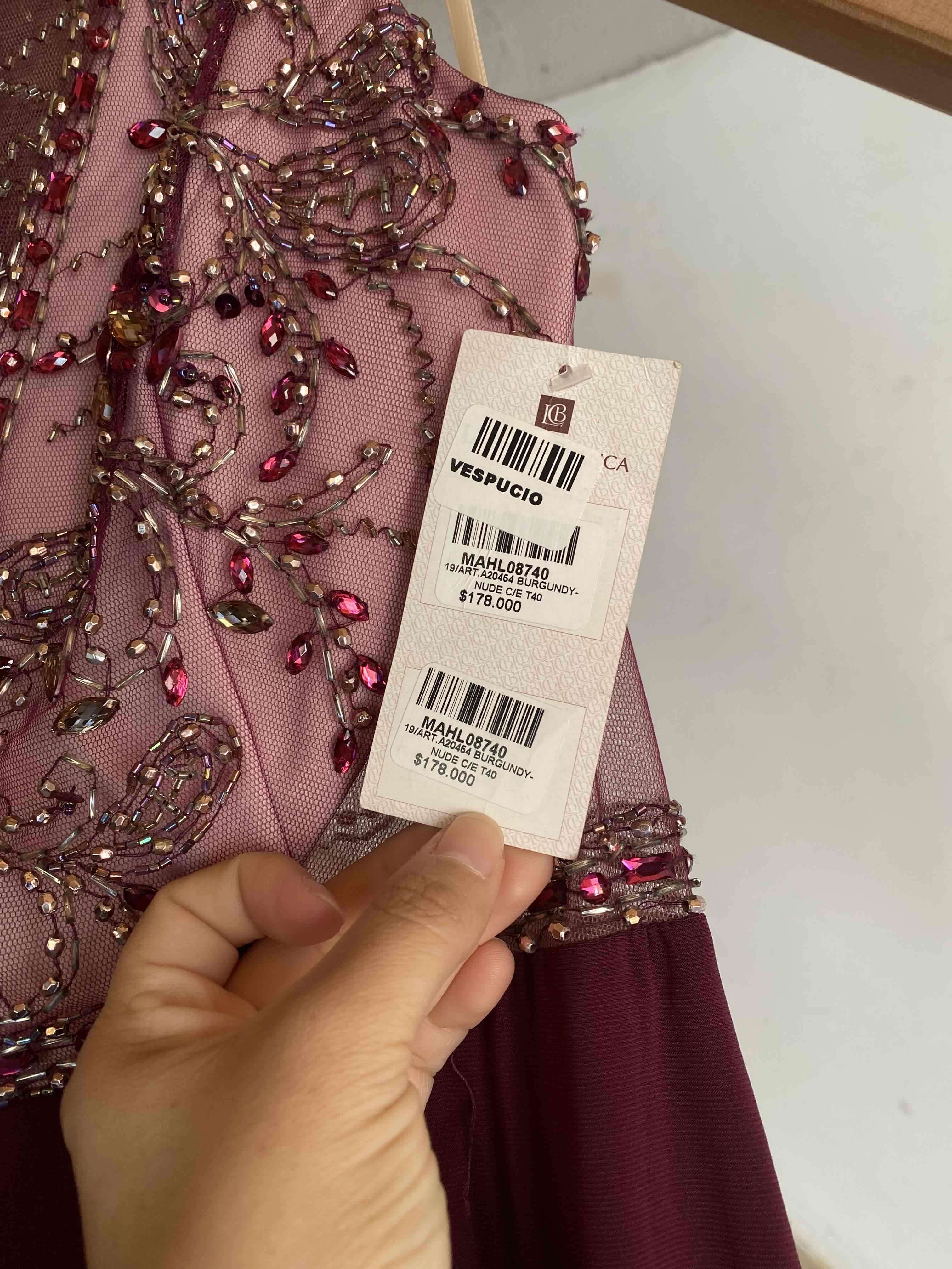 Vestido elegante burdeos con transparencias - miniatura 2