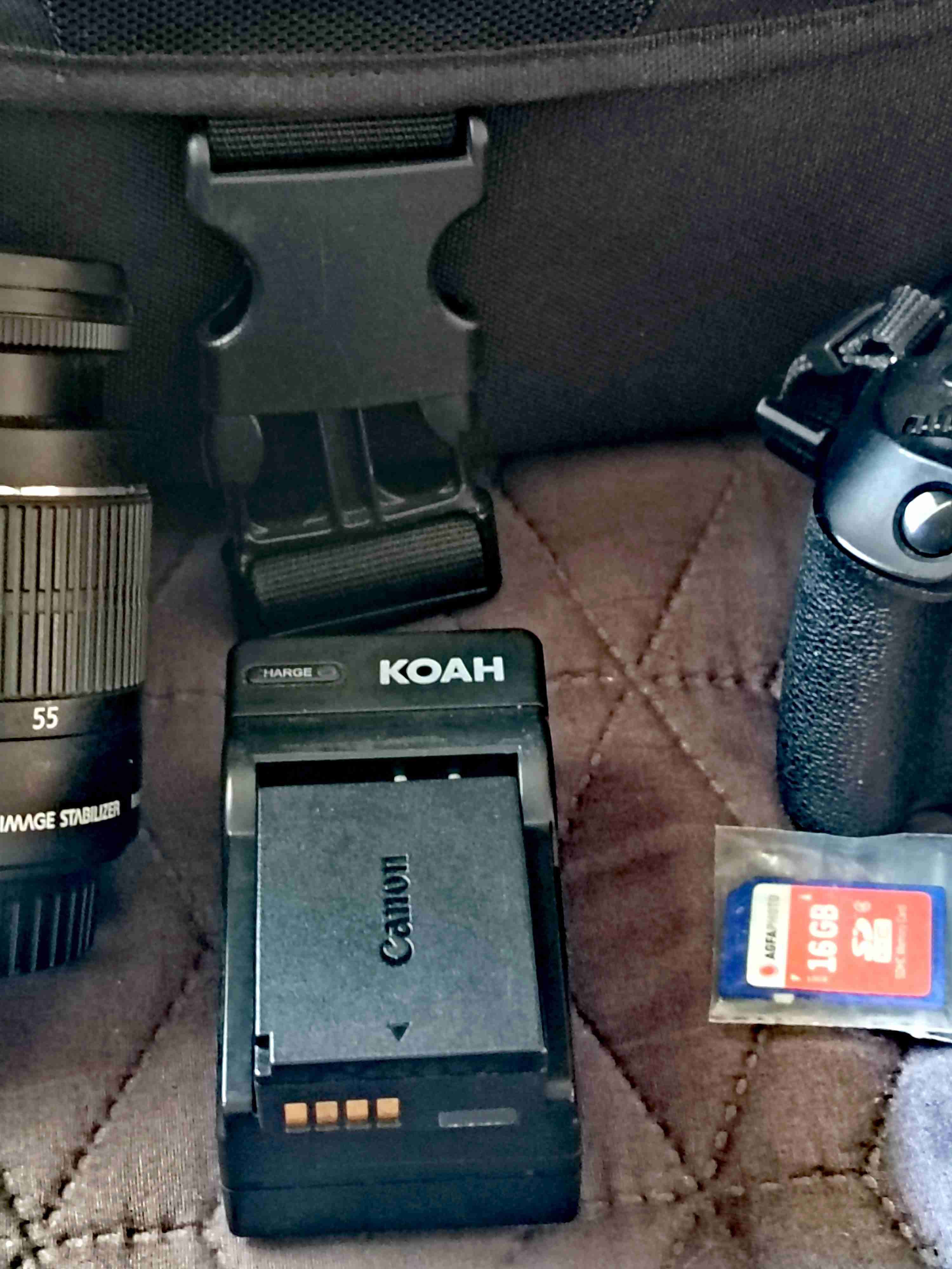 Cámara Canon EOS 1300D con accesorios - miniatura 3