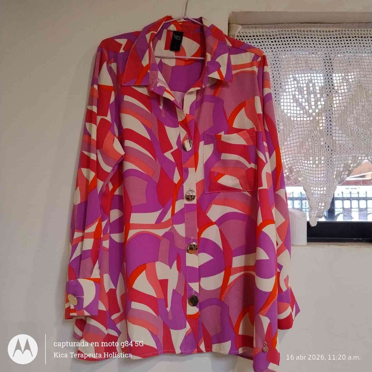 Blusa estampada multicolor - 1