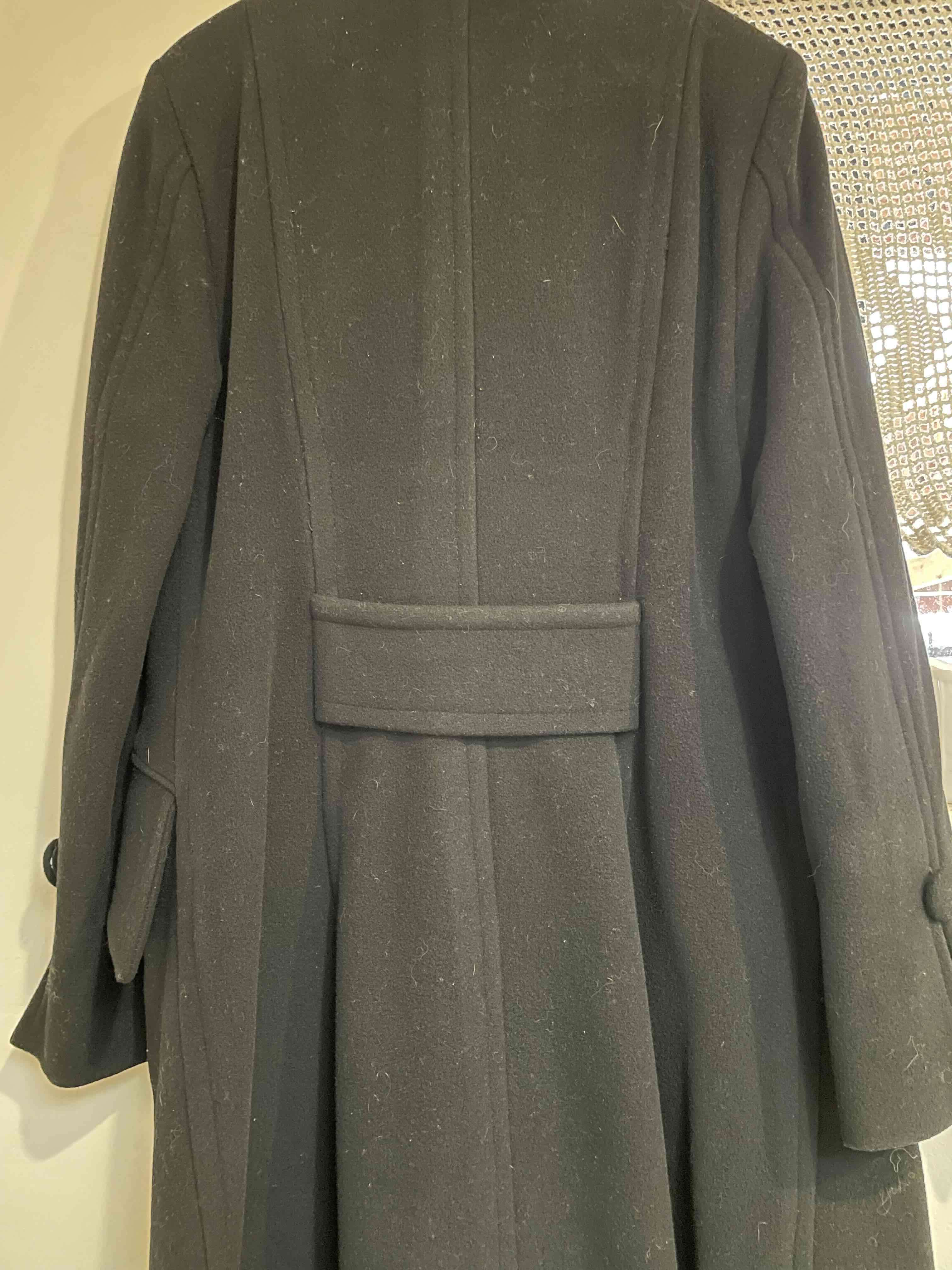 Abrigo negro elegante - miniatura 3