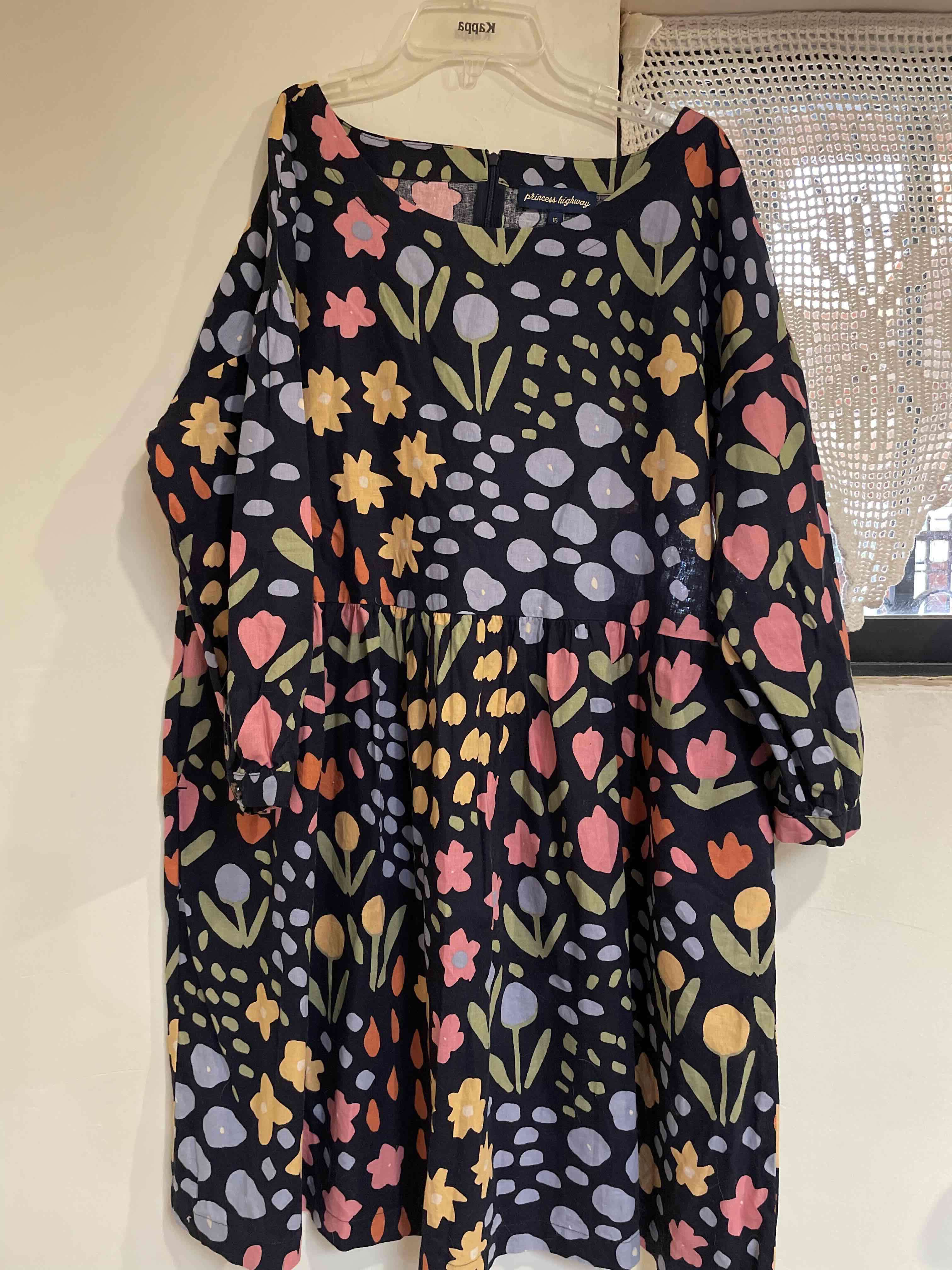 Vestido floreado colorido - 4