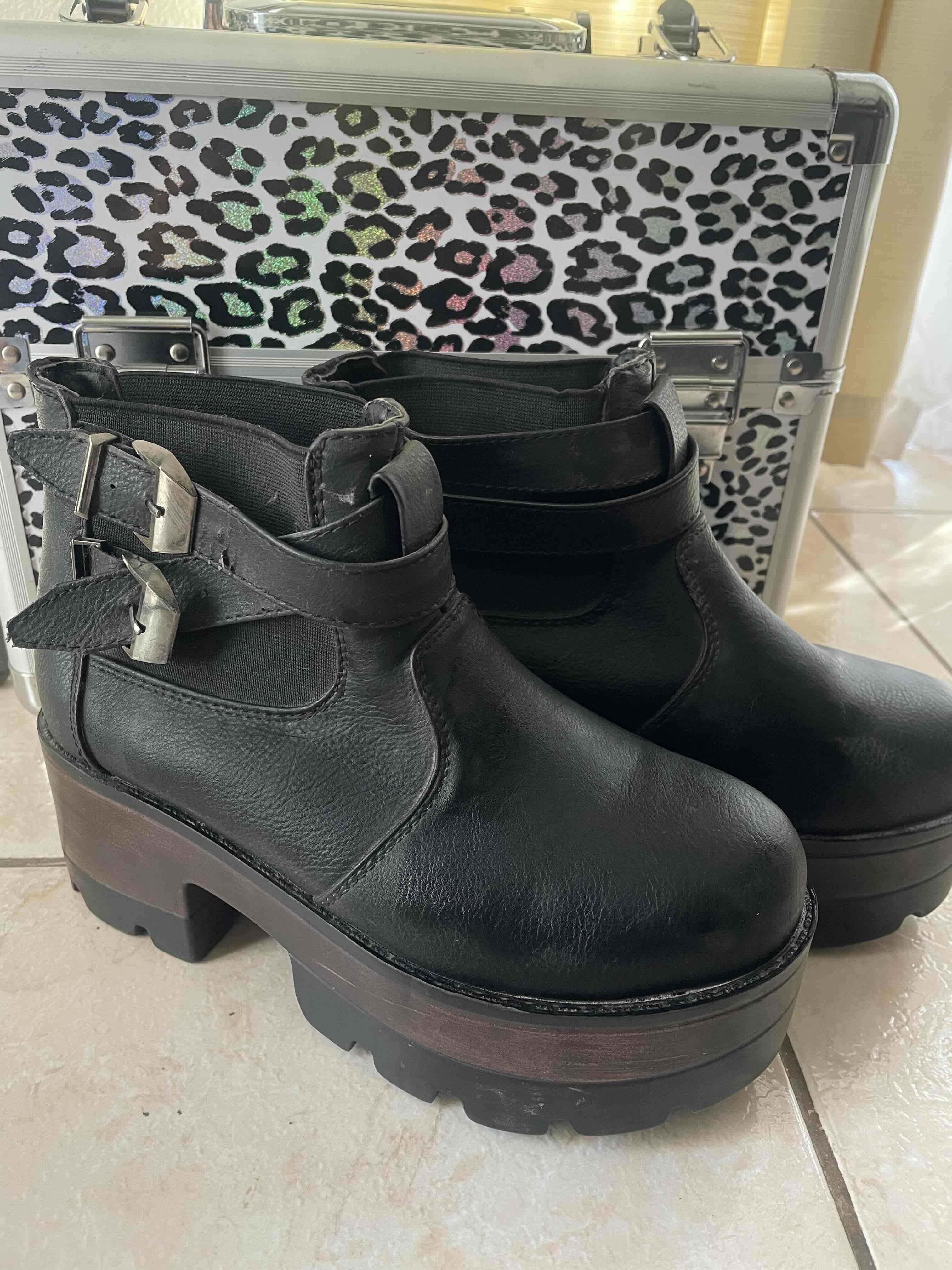 Botines negros con plataforma