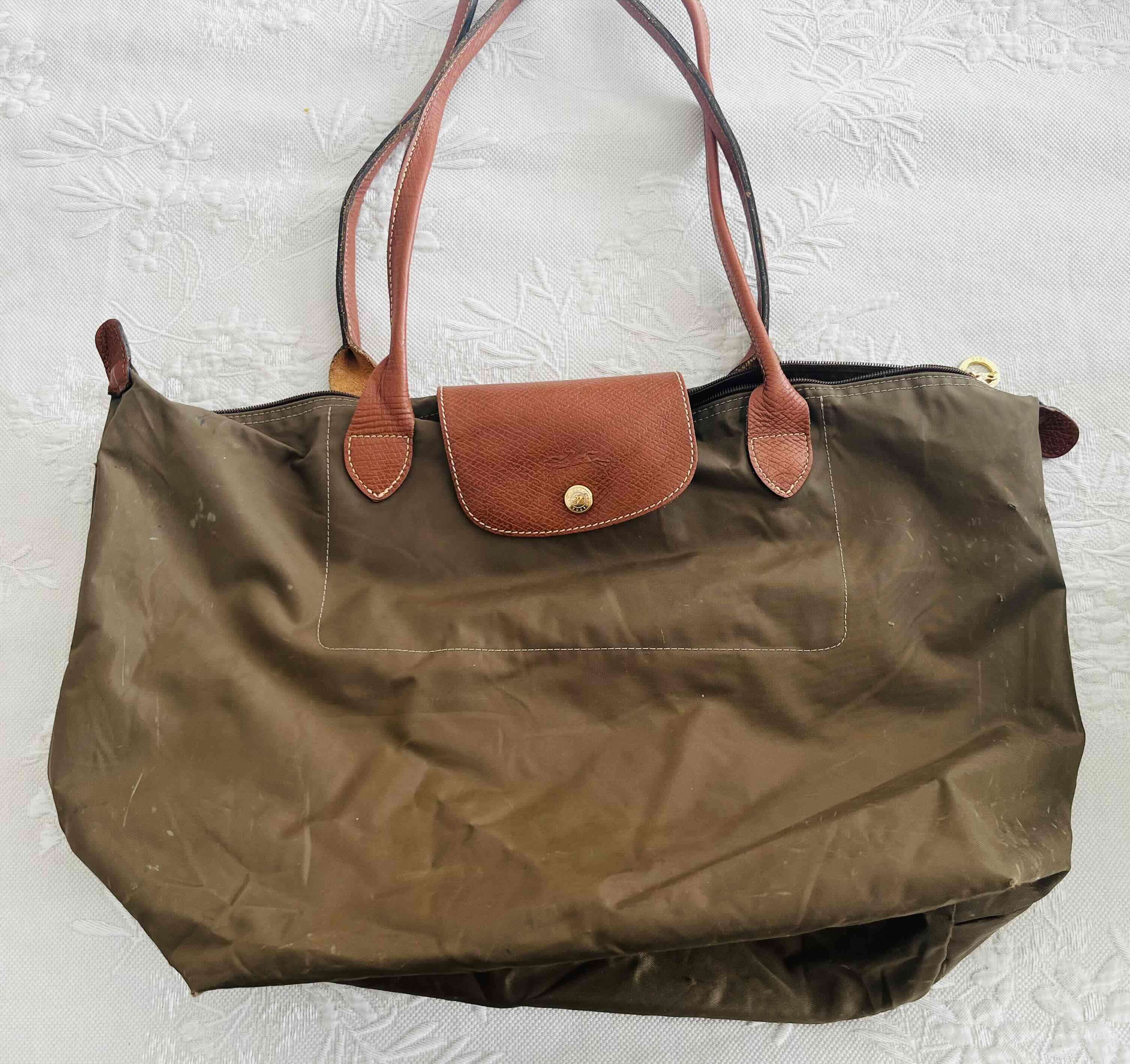 Bolso Longchamp modelo Le Pliage L verde oliva