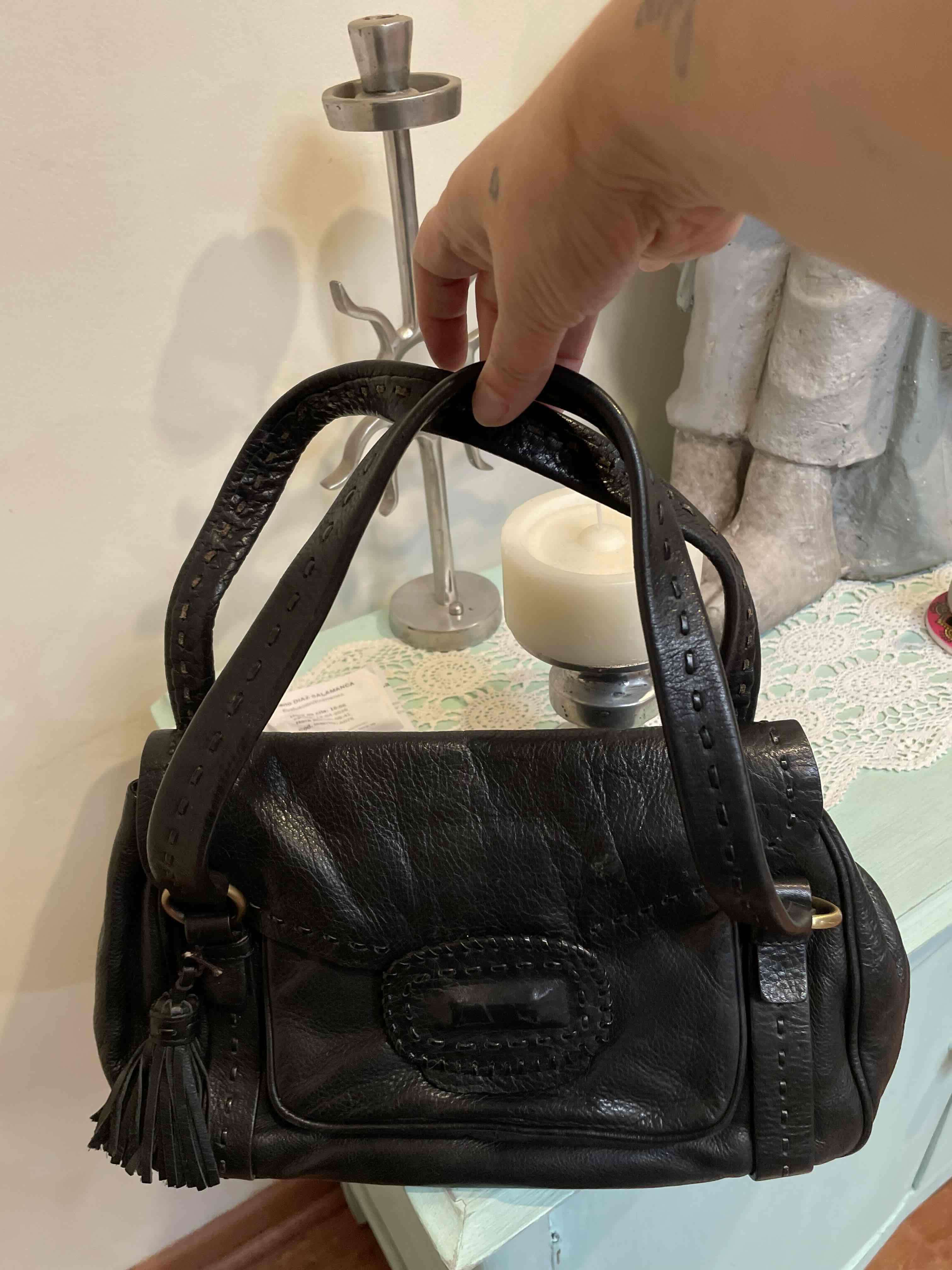 Cartera negra de cuero