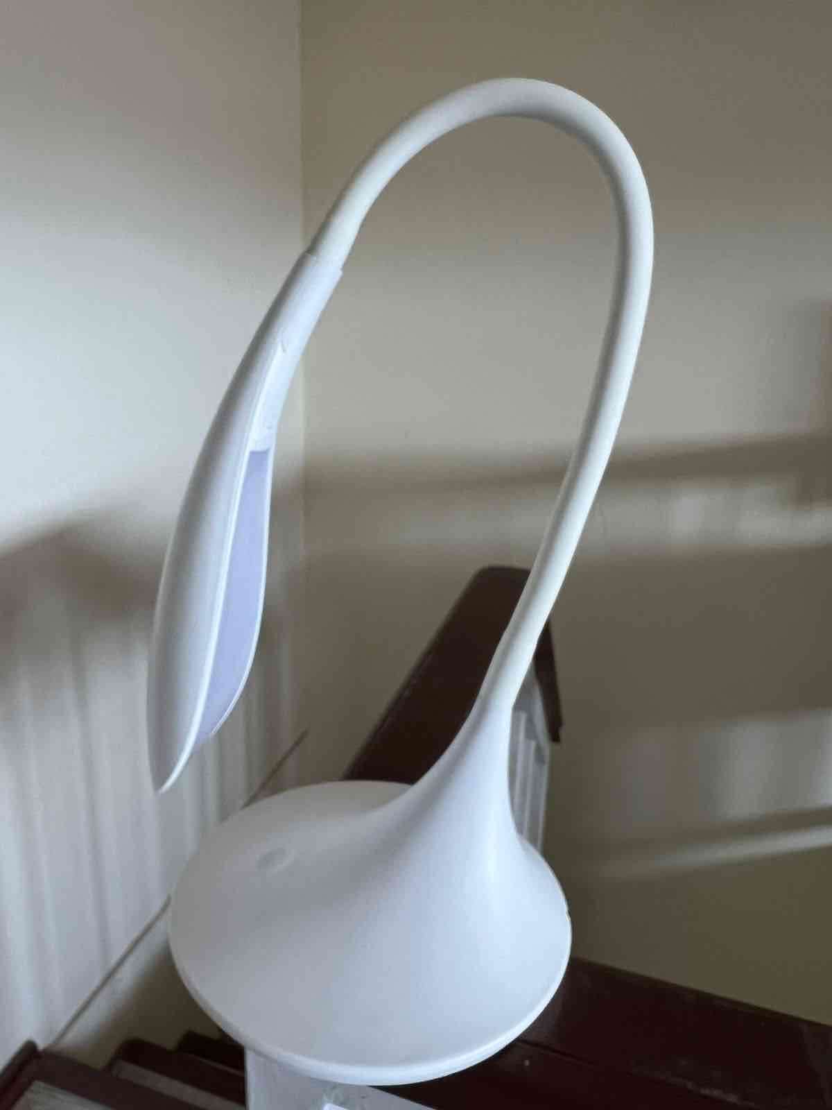 Lámpara de mesa LED blanca - miniatura 1