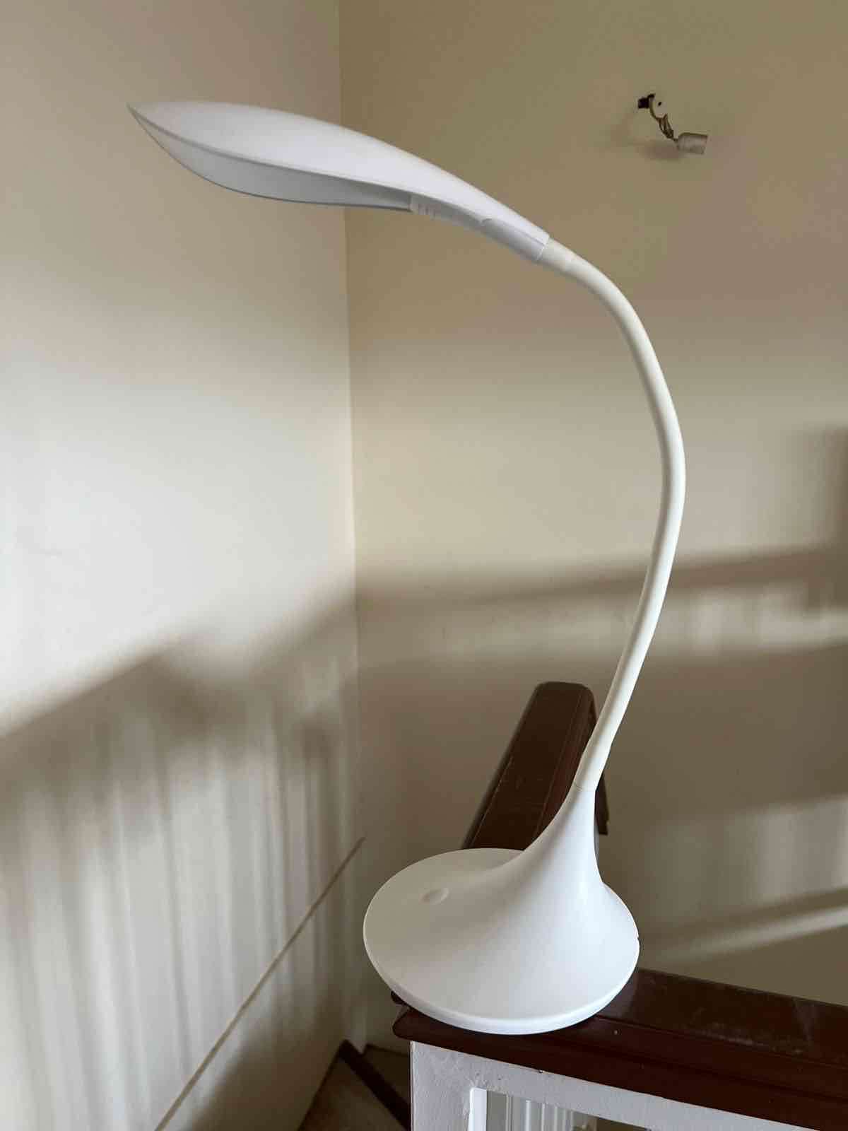 Lámpara de mesa LED blanca - miniatura 2