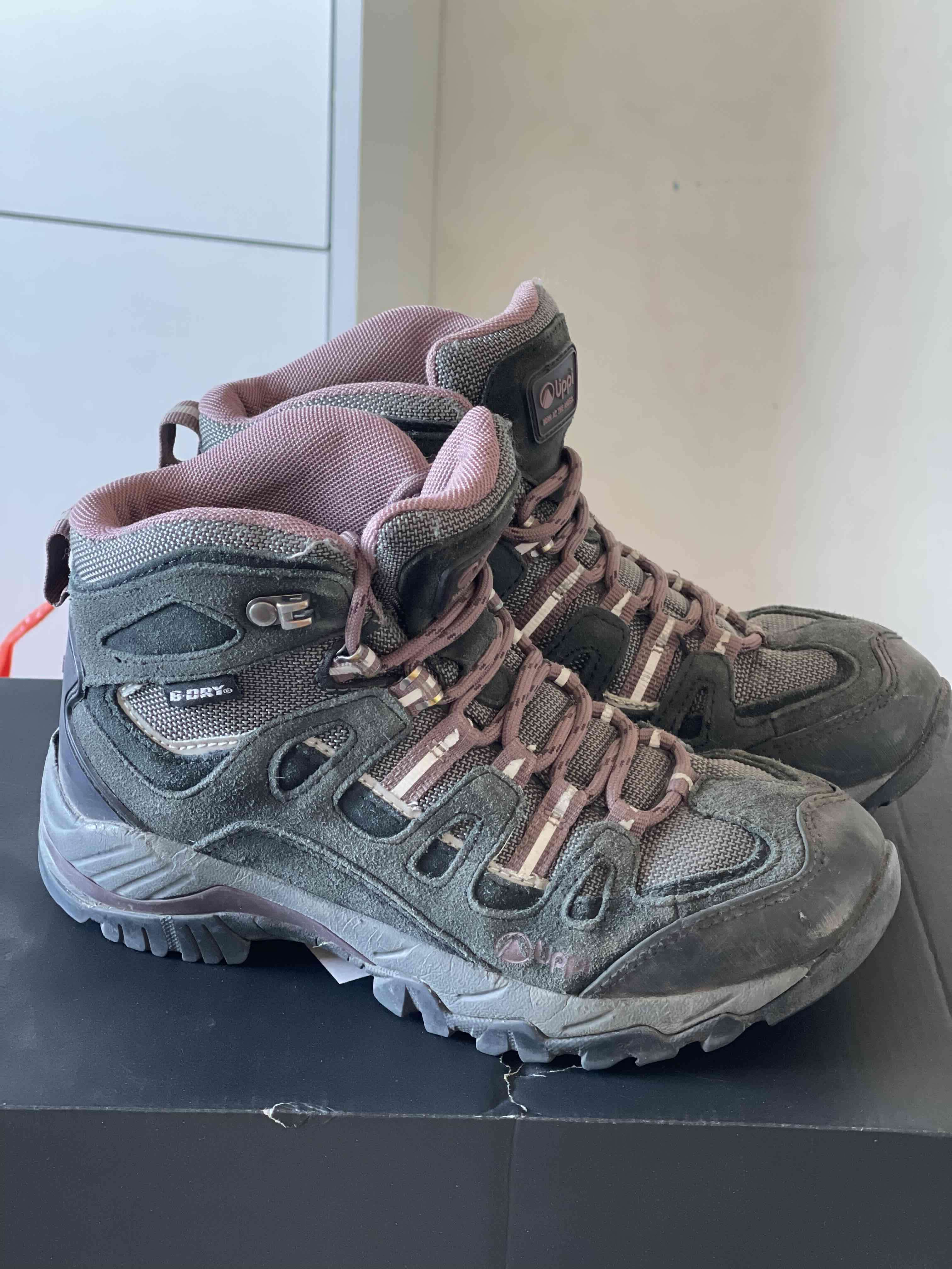 Botas de trekking limpias - miniatura 2