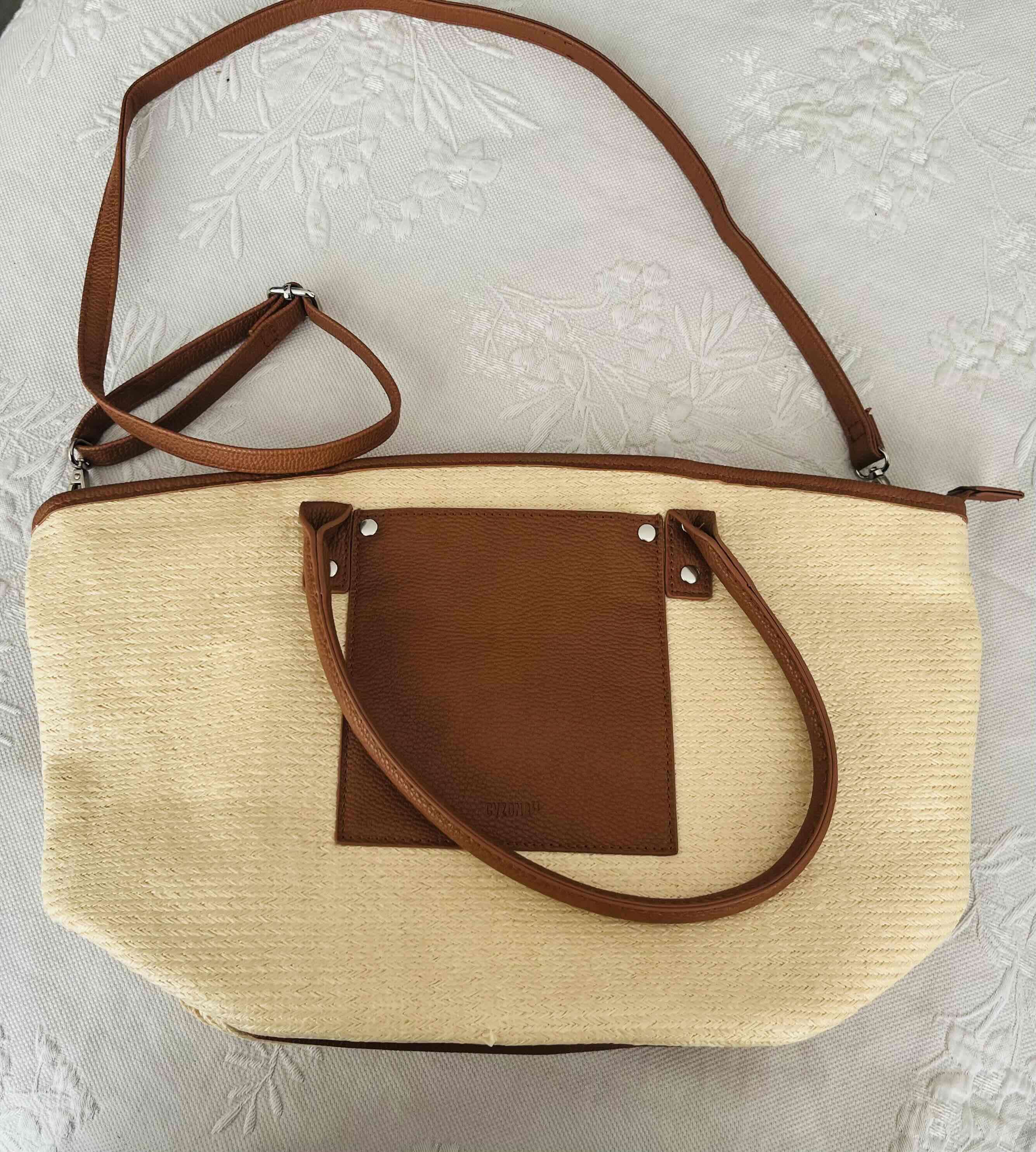 Bolso de mano beige y marrón, estilo playero - miniatura 2